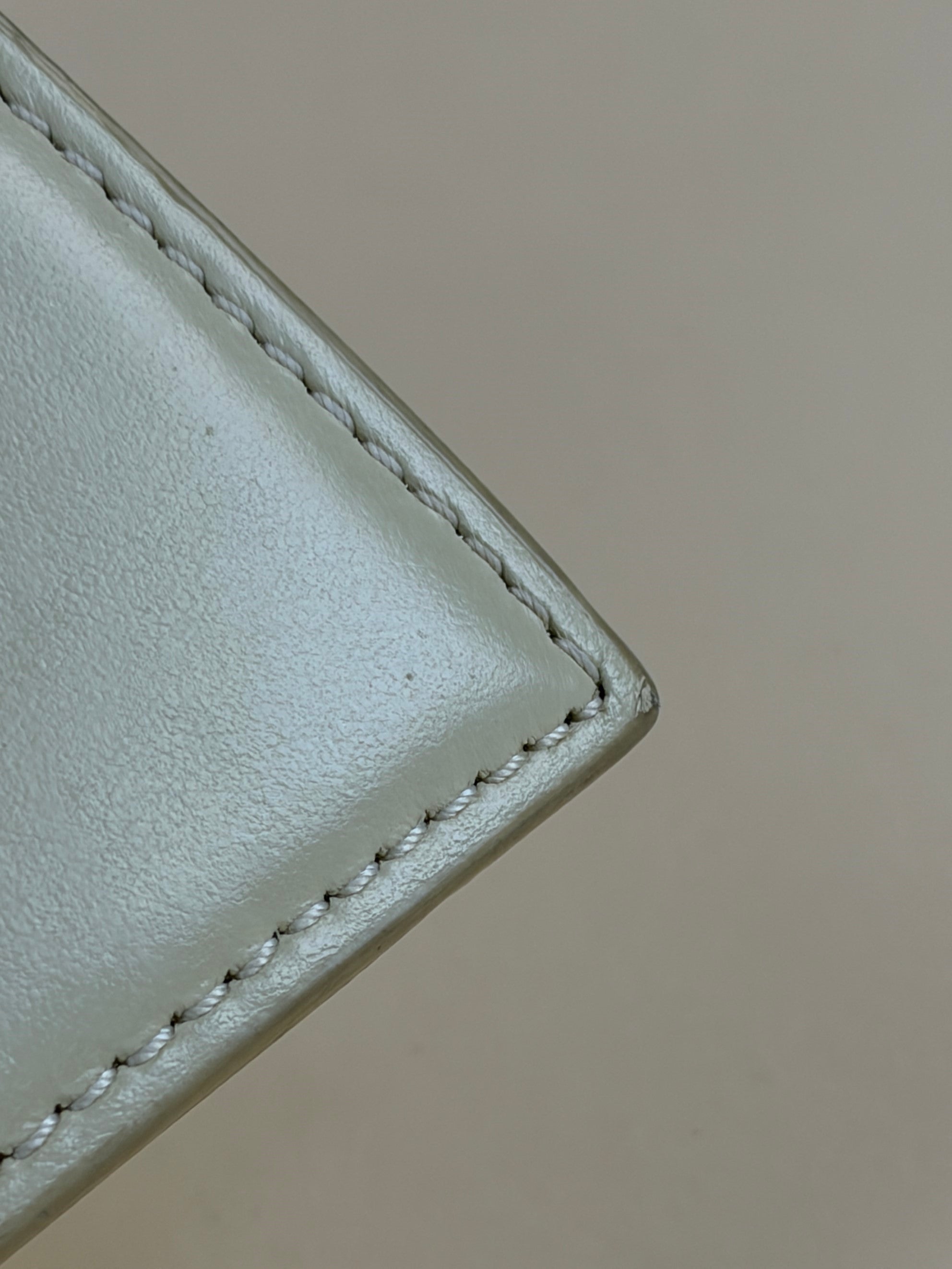 Jacquemus the medium White Le Chiquito signature