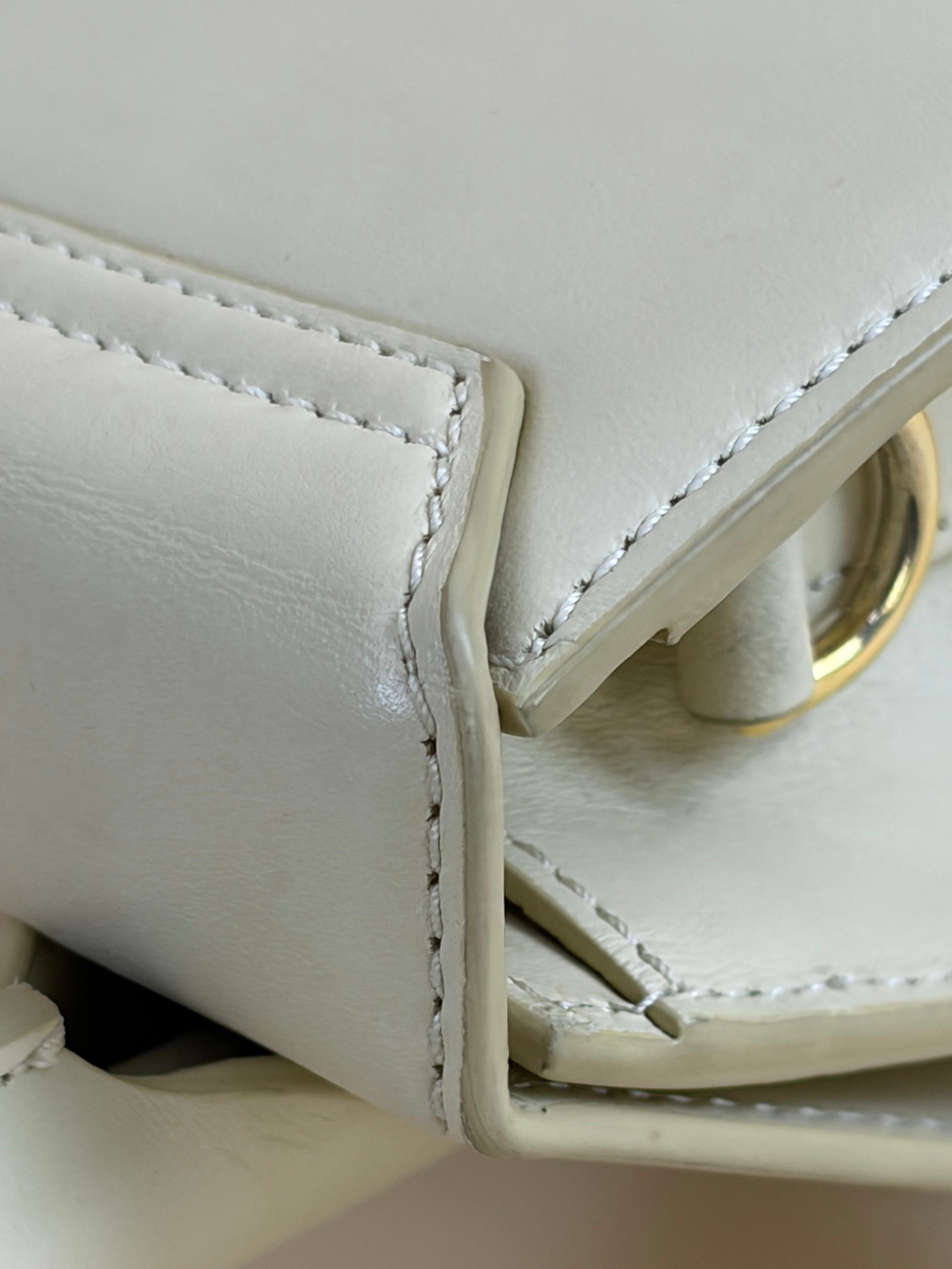 Jacquemus the medium White Le Chiquito signature