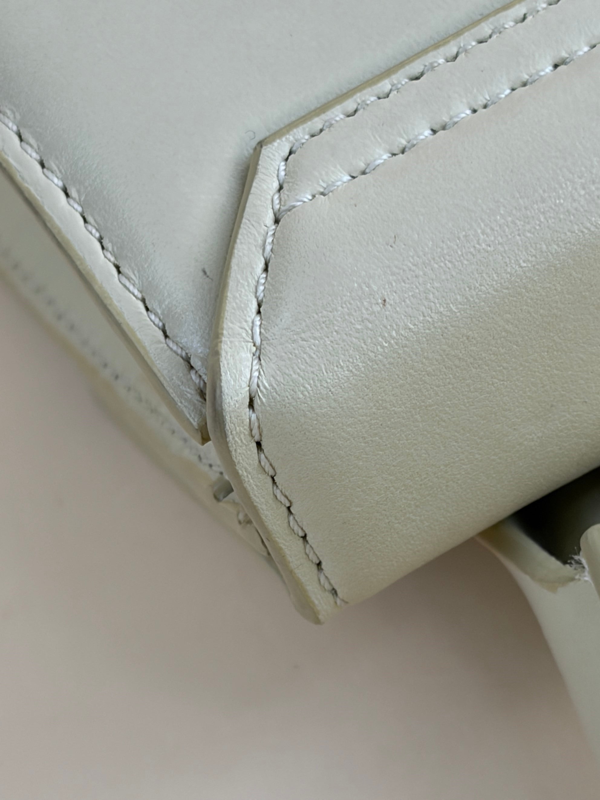 Jacquemus the medium White Le Chiquito signature