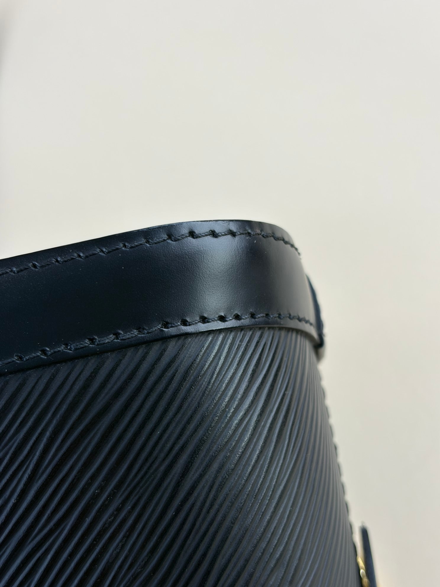 Louis Vuitton epi alma mini chain