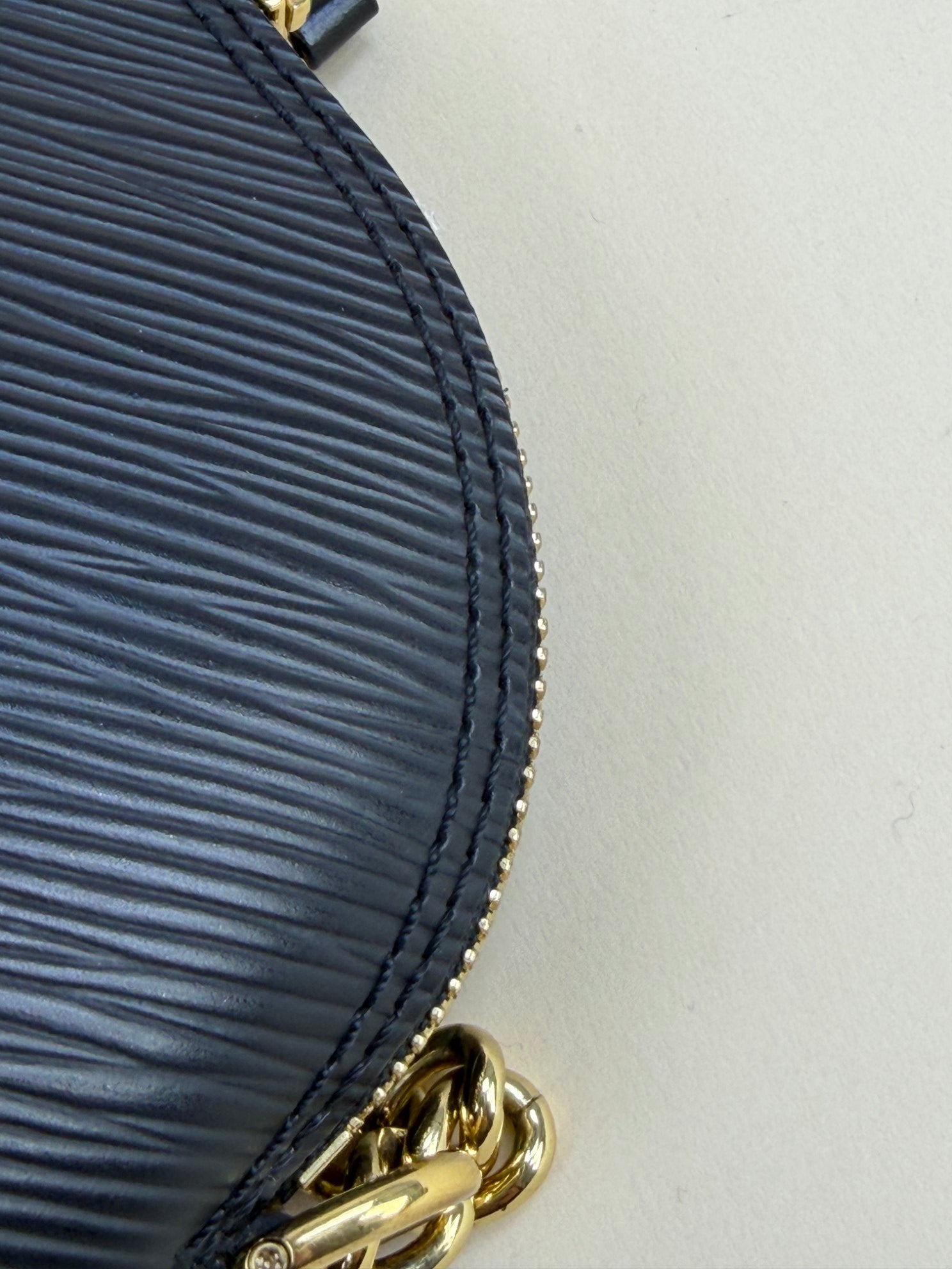 Louis Vuitton epi alma mini chain