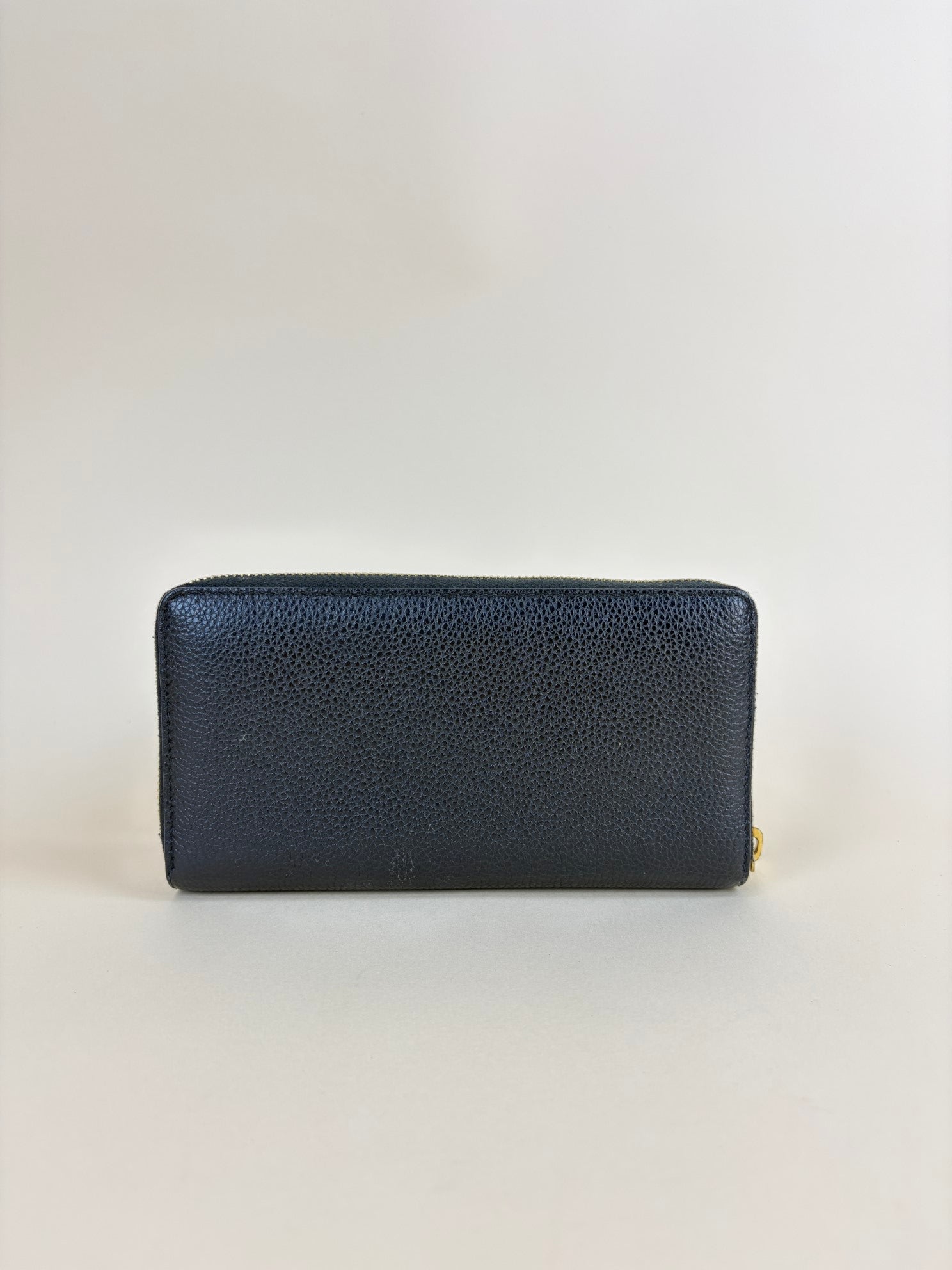 Gucci calfskin zumi zip around wallet black/silver
