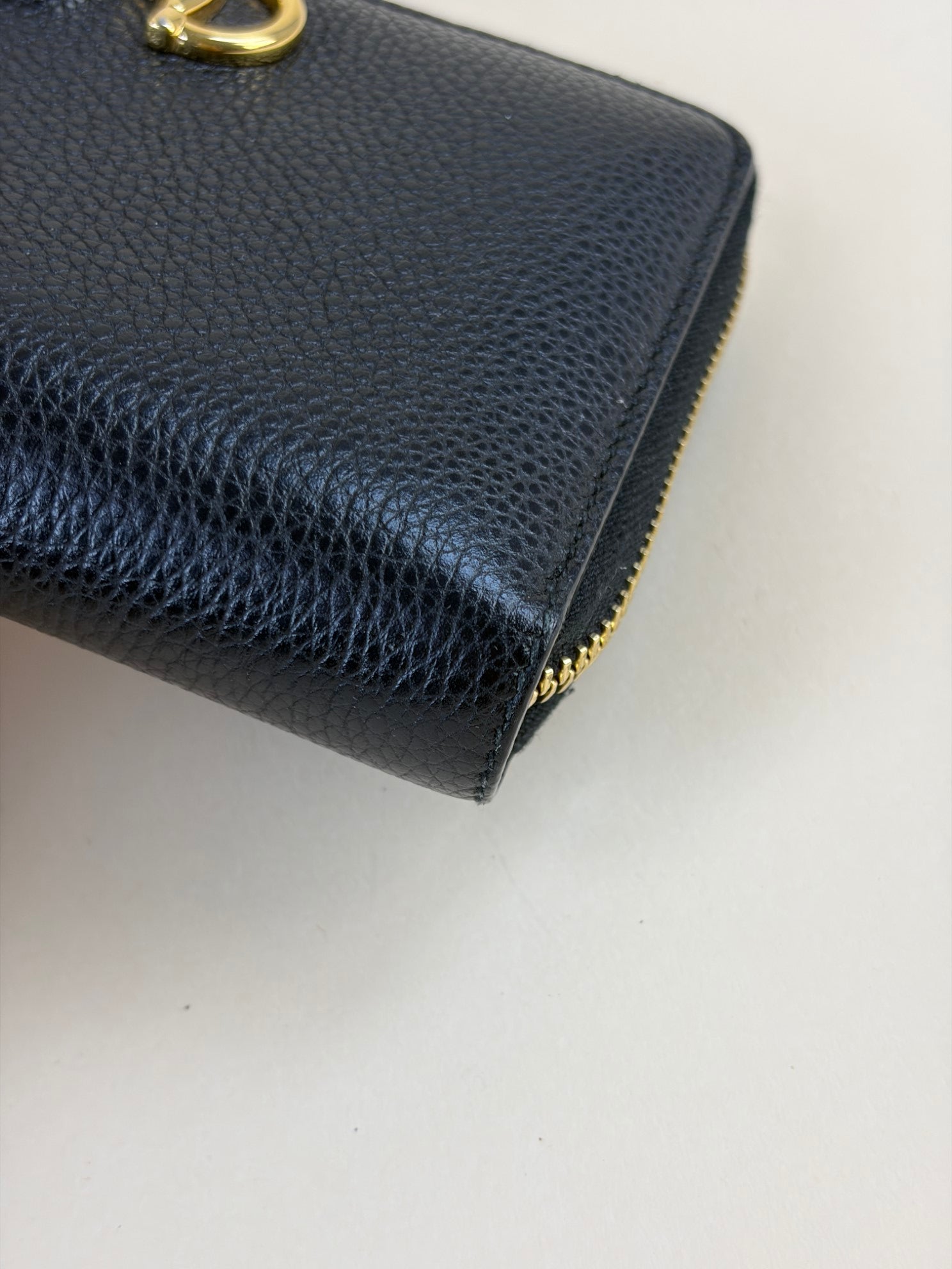 Gucci calfskin zumi zip around wallet black/silver