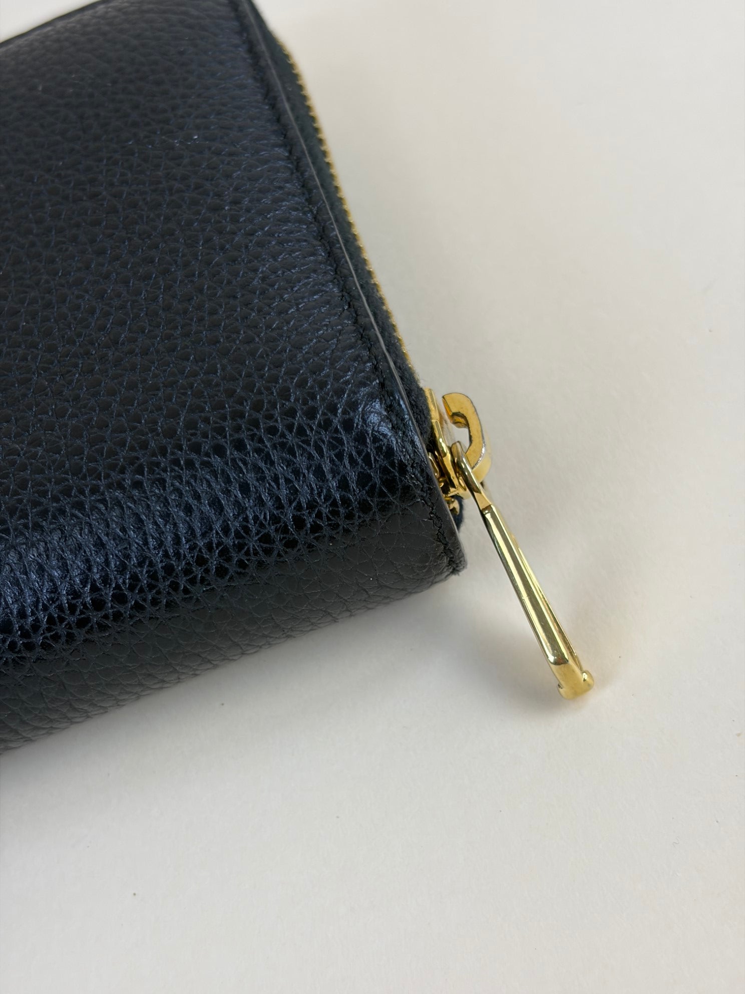 Gucci calfskin zumi zip around wallet black/silver