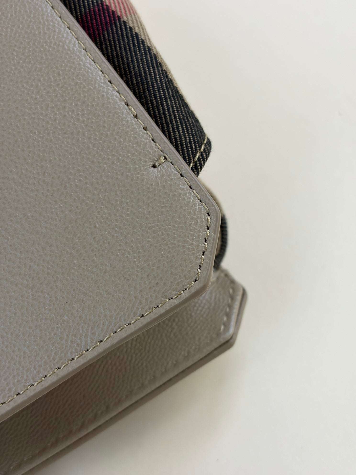 Burberry Banwell medium calfskin mega check house beige tote bag