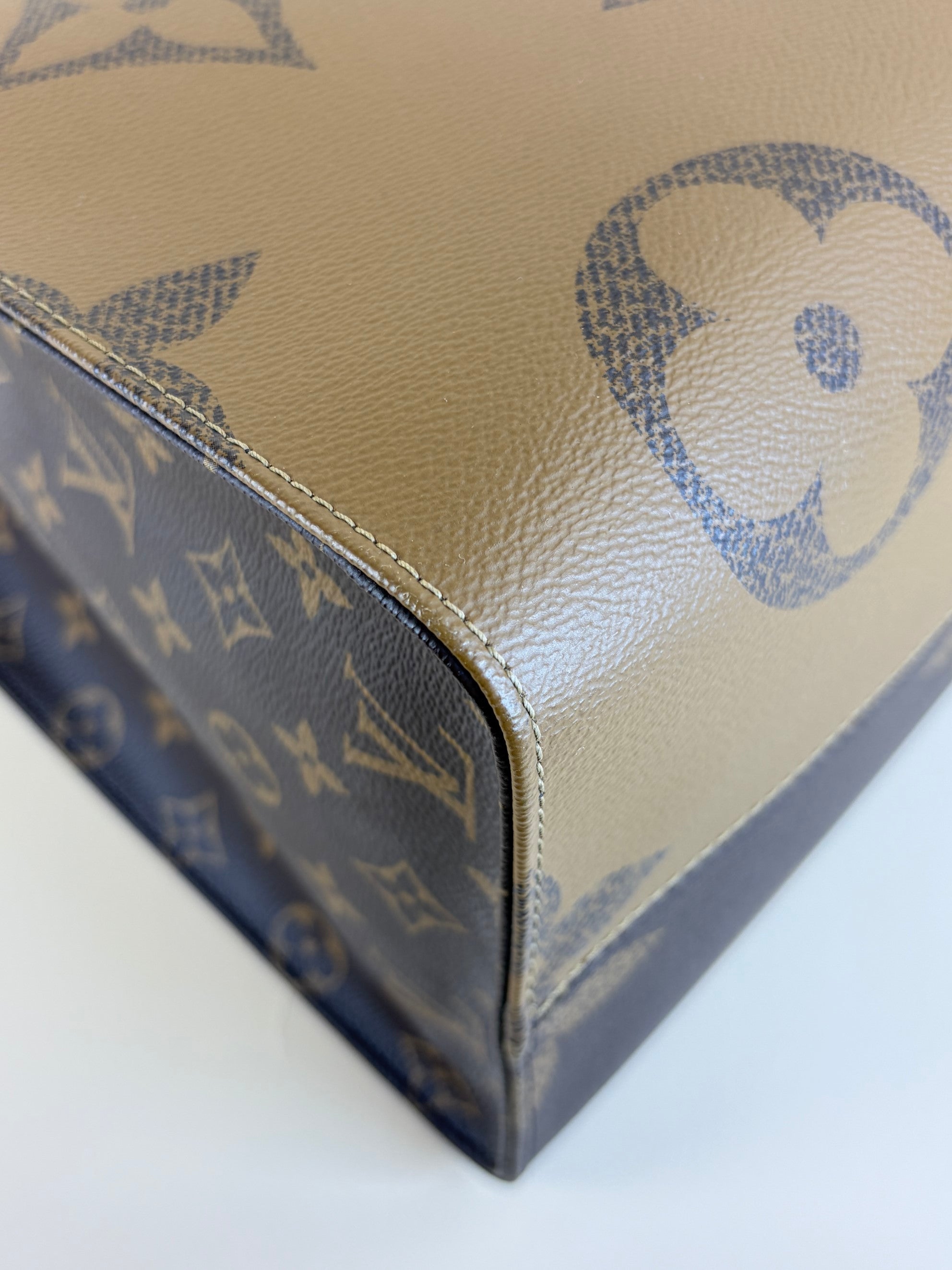 Louis Vuitton Monogram giant canvas on the go gm tote Bag