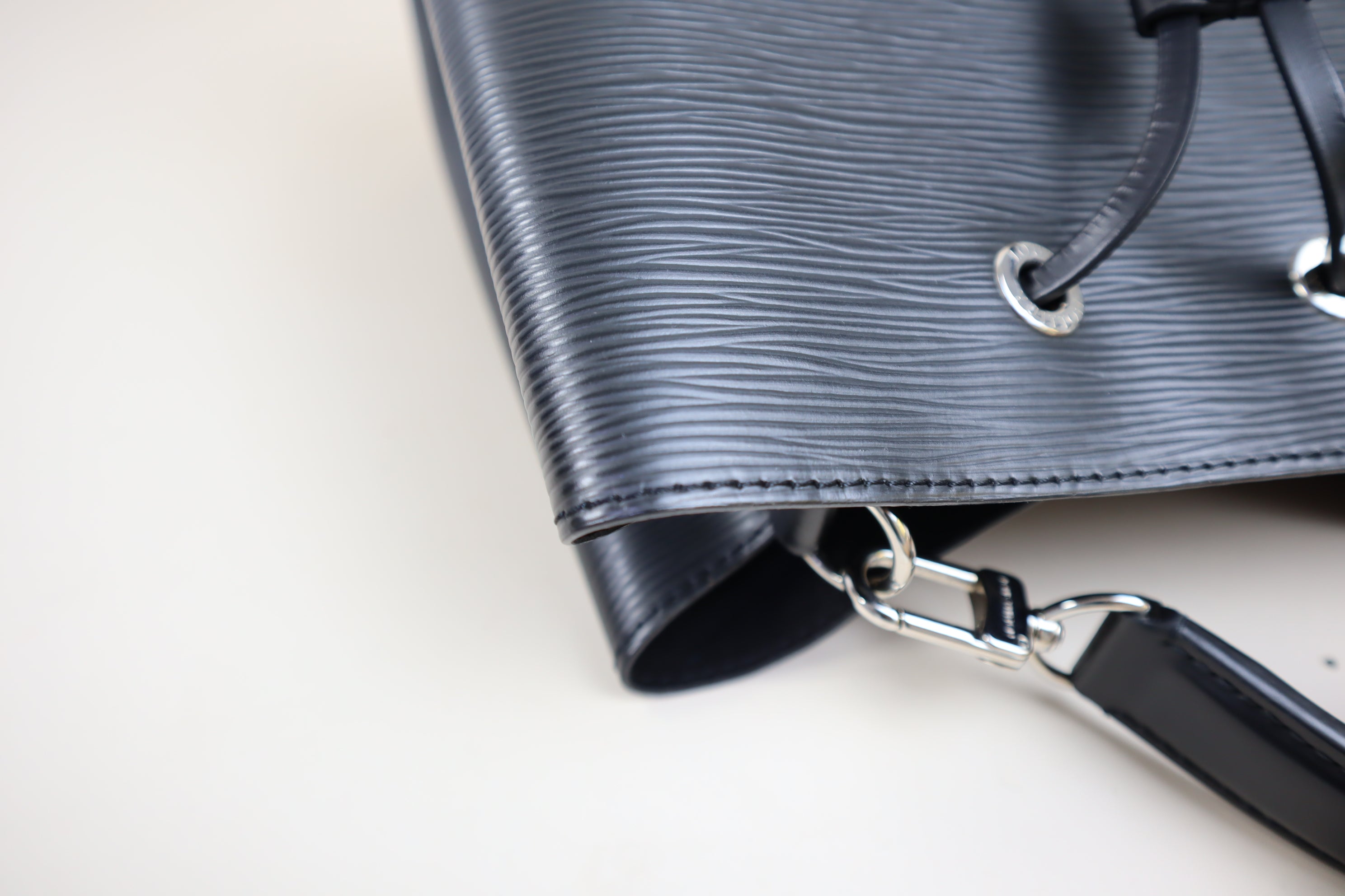 Louis Vuitton Black Neonoe Shoulder Bag