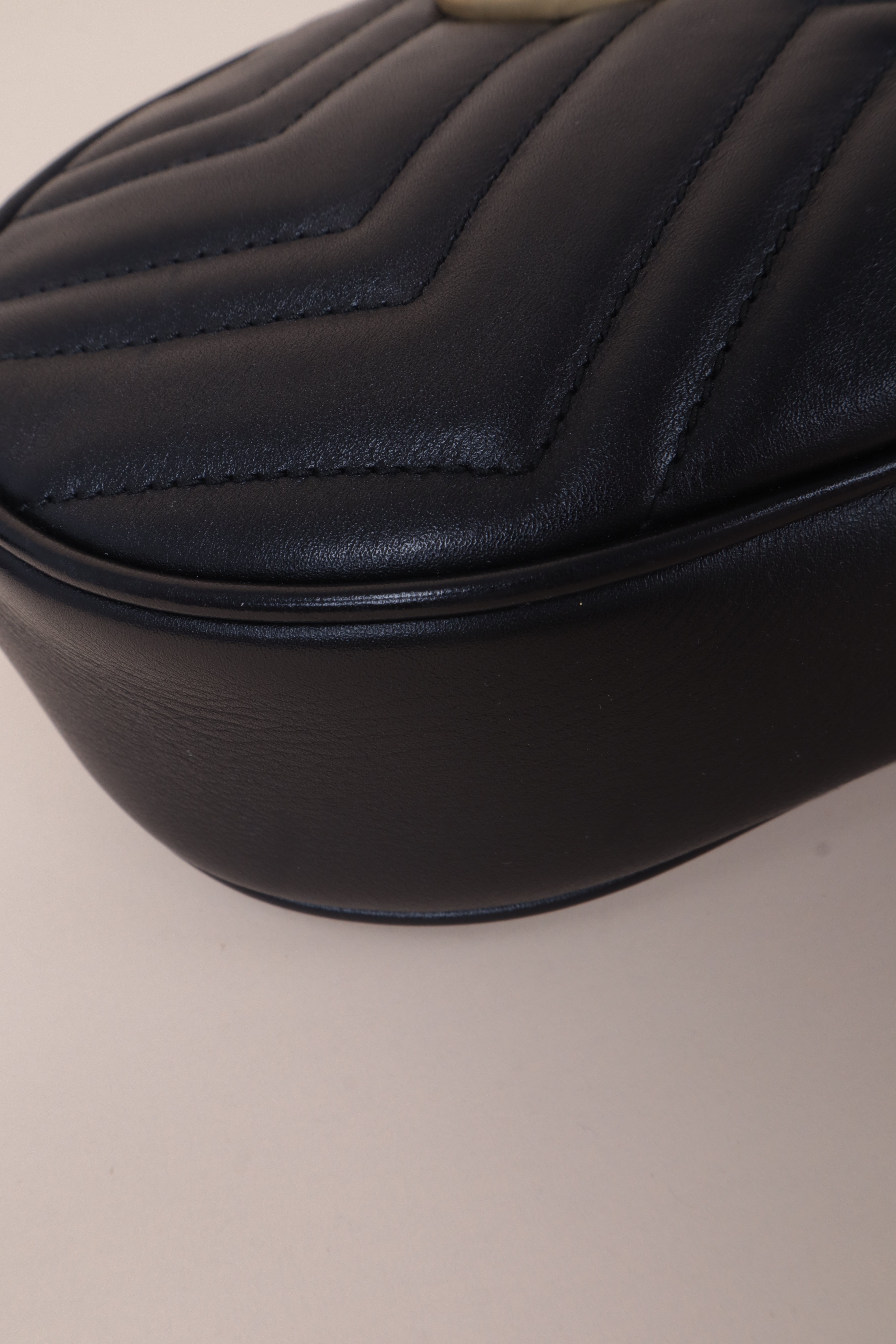 gucci black GG marmont bellt bag