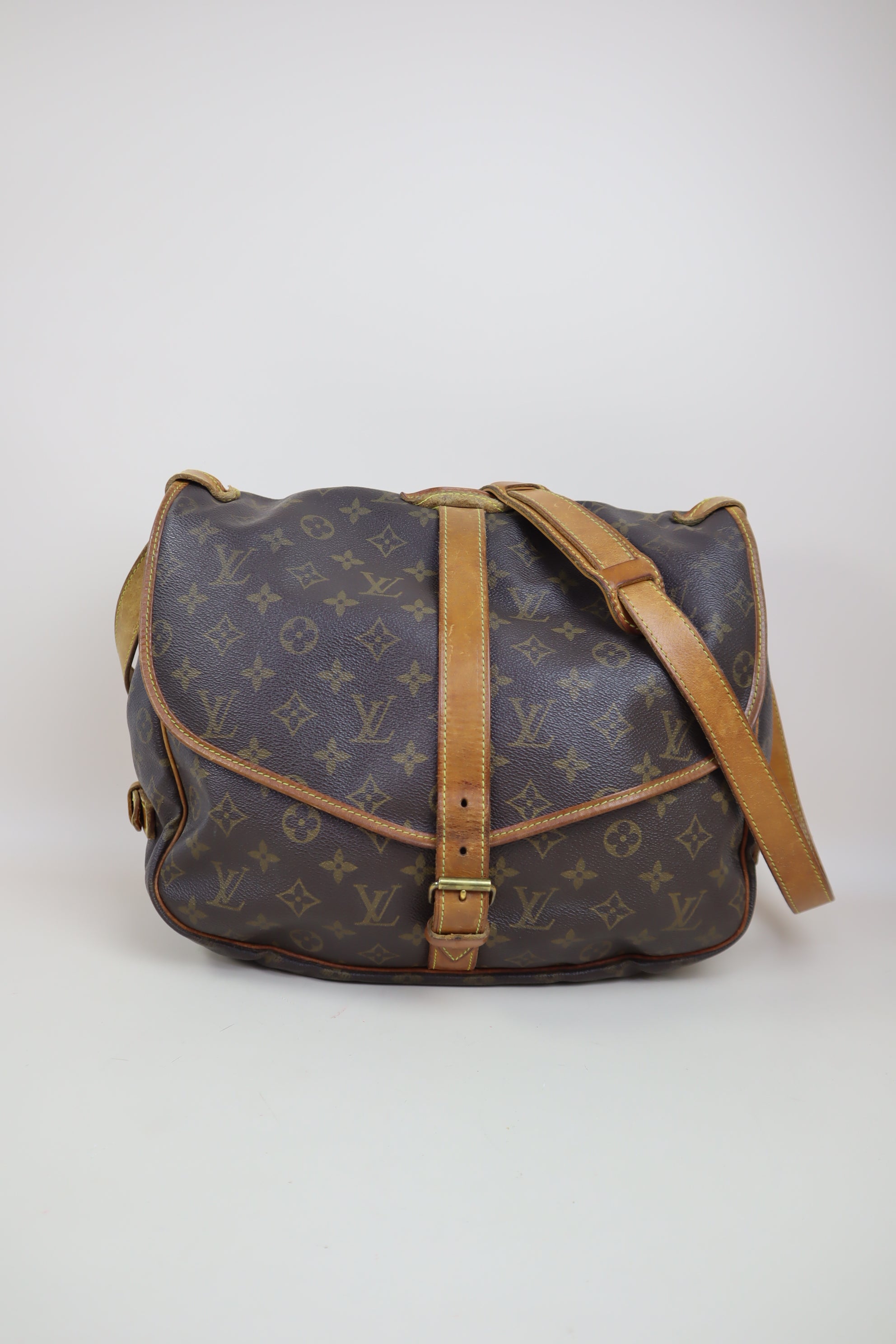 Louis Vuitton Monogram Vintage Saumur 35 Messenger GM Crossbody Bag