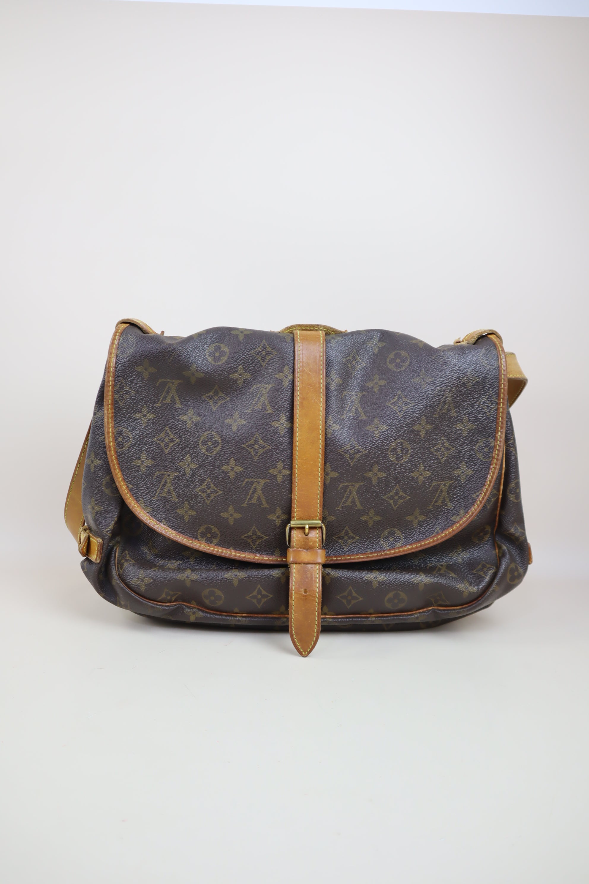 Louis Vuitton Monogram Vintage Saumur 35 Messenger GM Crossbody Bag