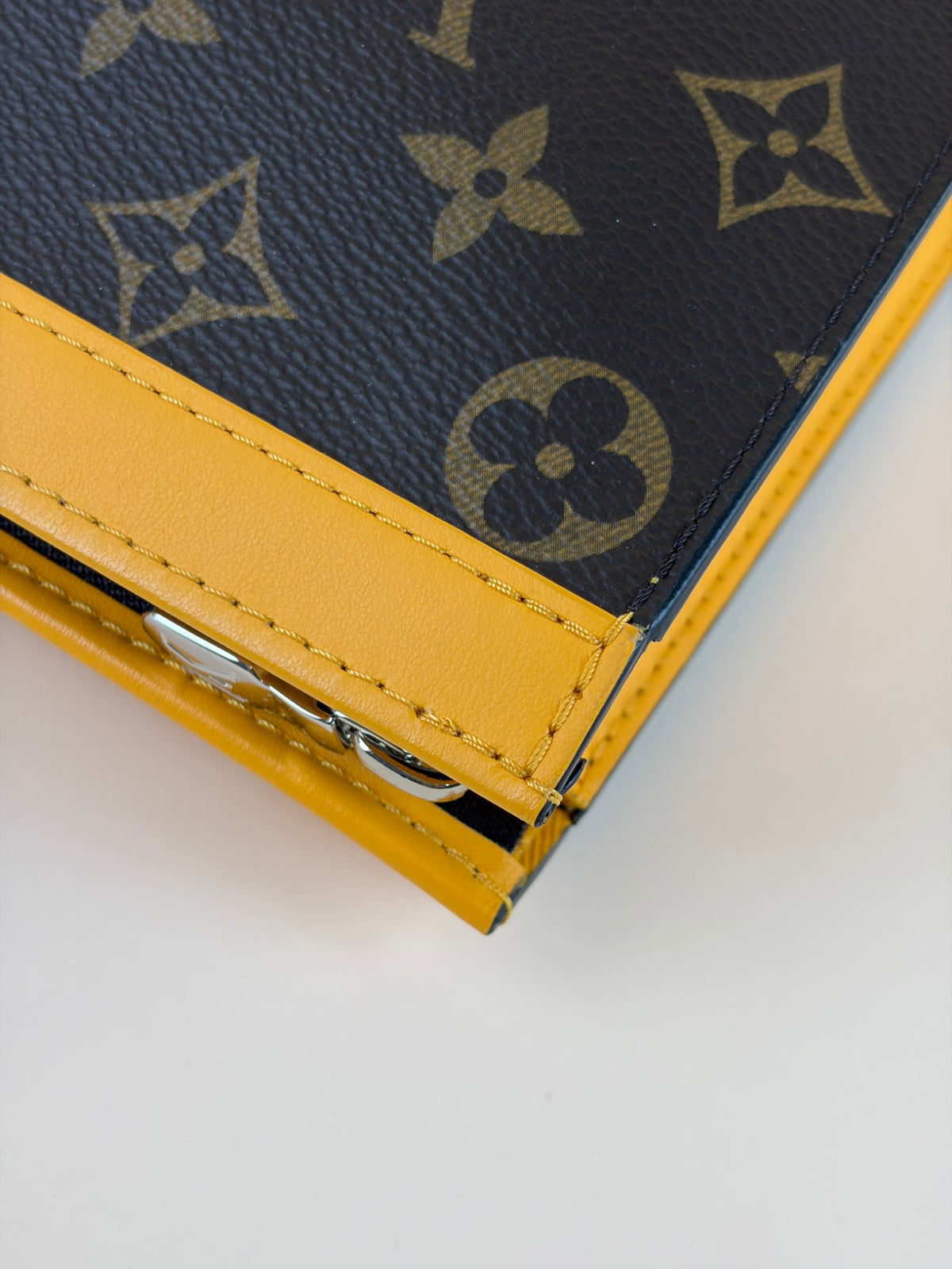 louis Vuitton pochette voyage MM Safran yellow