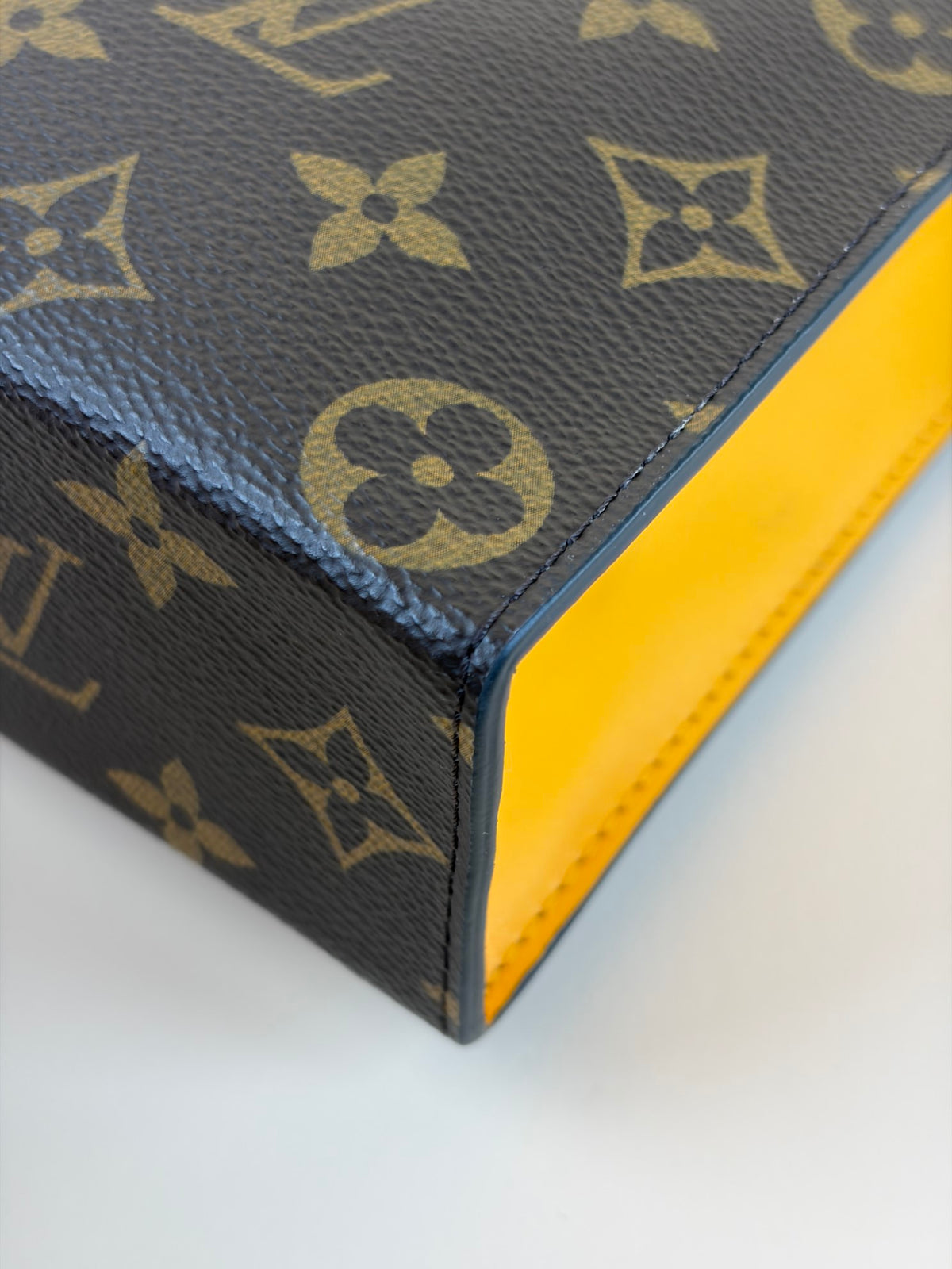 louis Vuitton pochette voyage MM Safran yellow