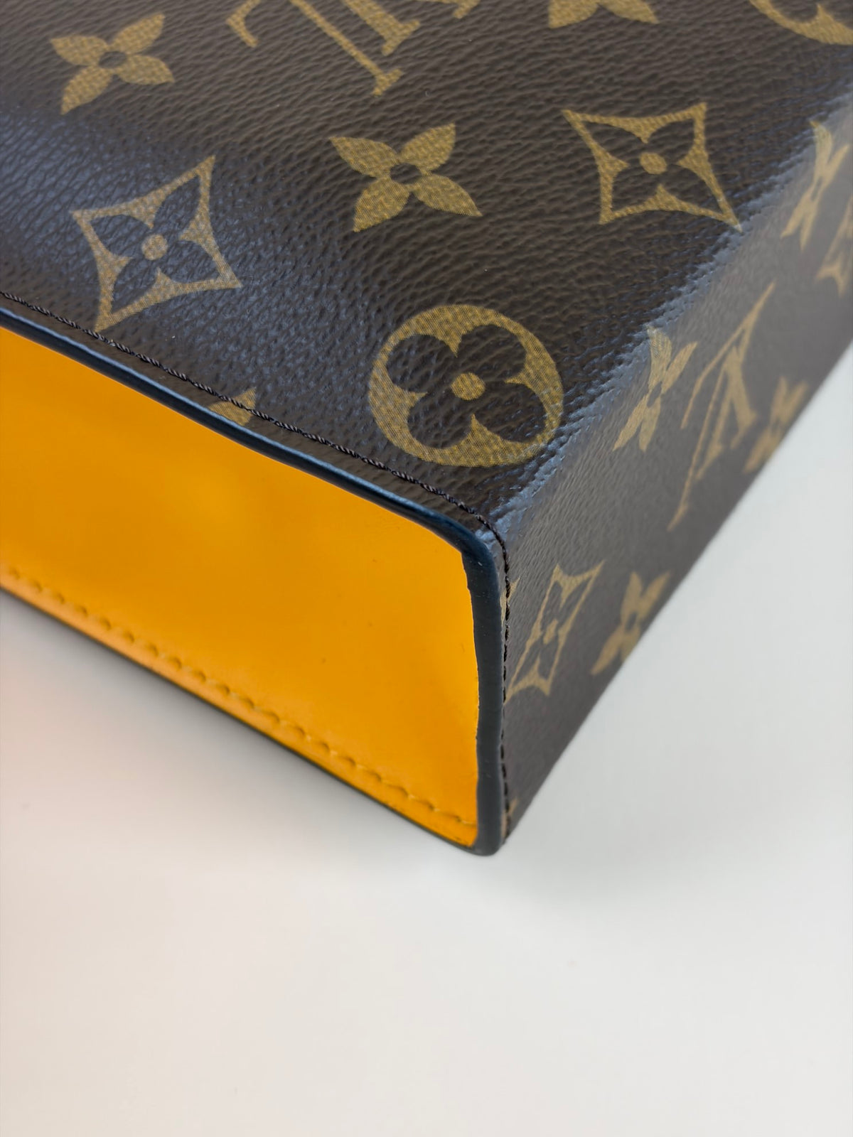 louis Vuitton pochette voyage MM Safran yellow