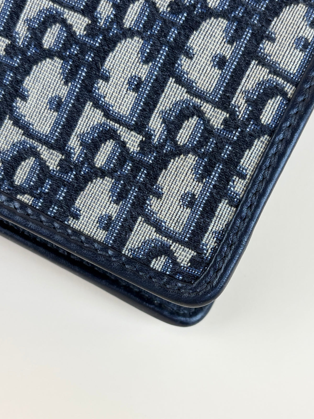 Dior Montaigne dea pouch