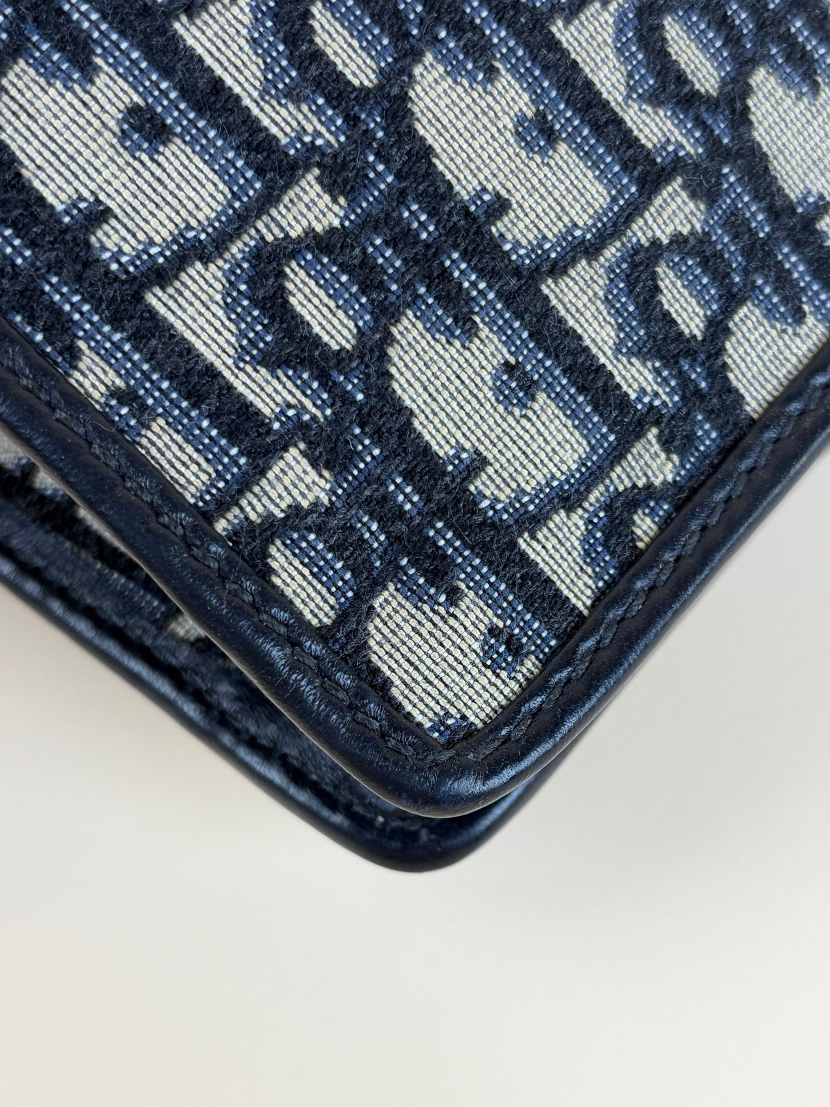 Dior Montaigne dea pouch