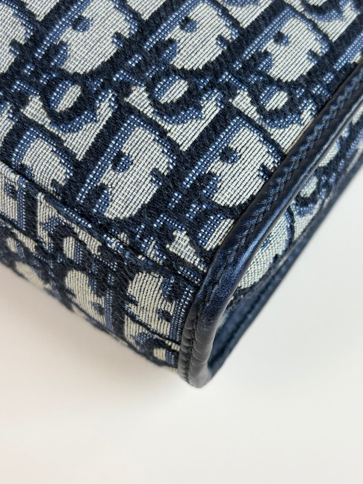 Dior Montaigne dea pouch