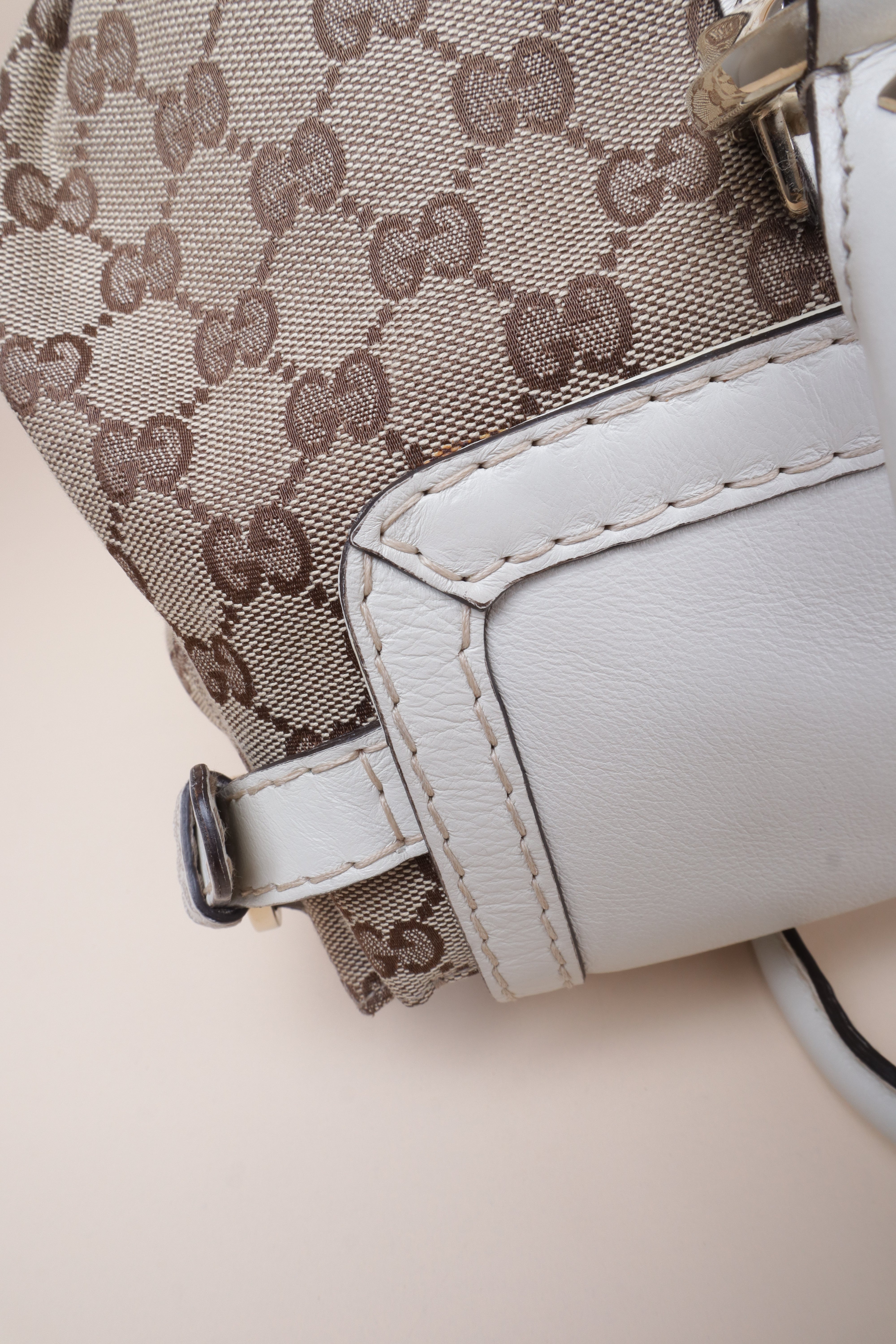 gucci beige& off white GG CANVAS Shoulder bag