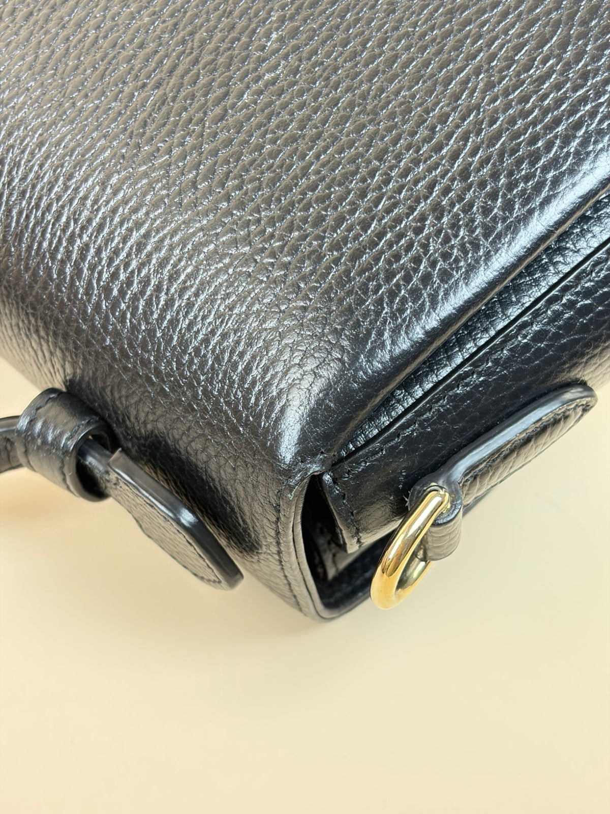 Gucci dollar calfskin interlocking g