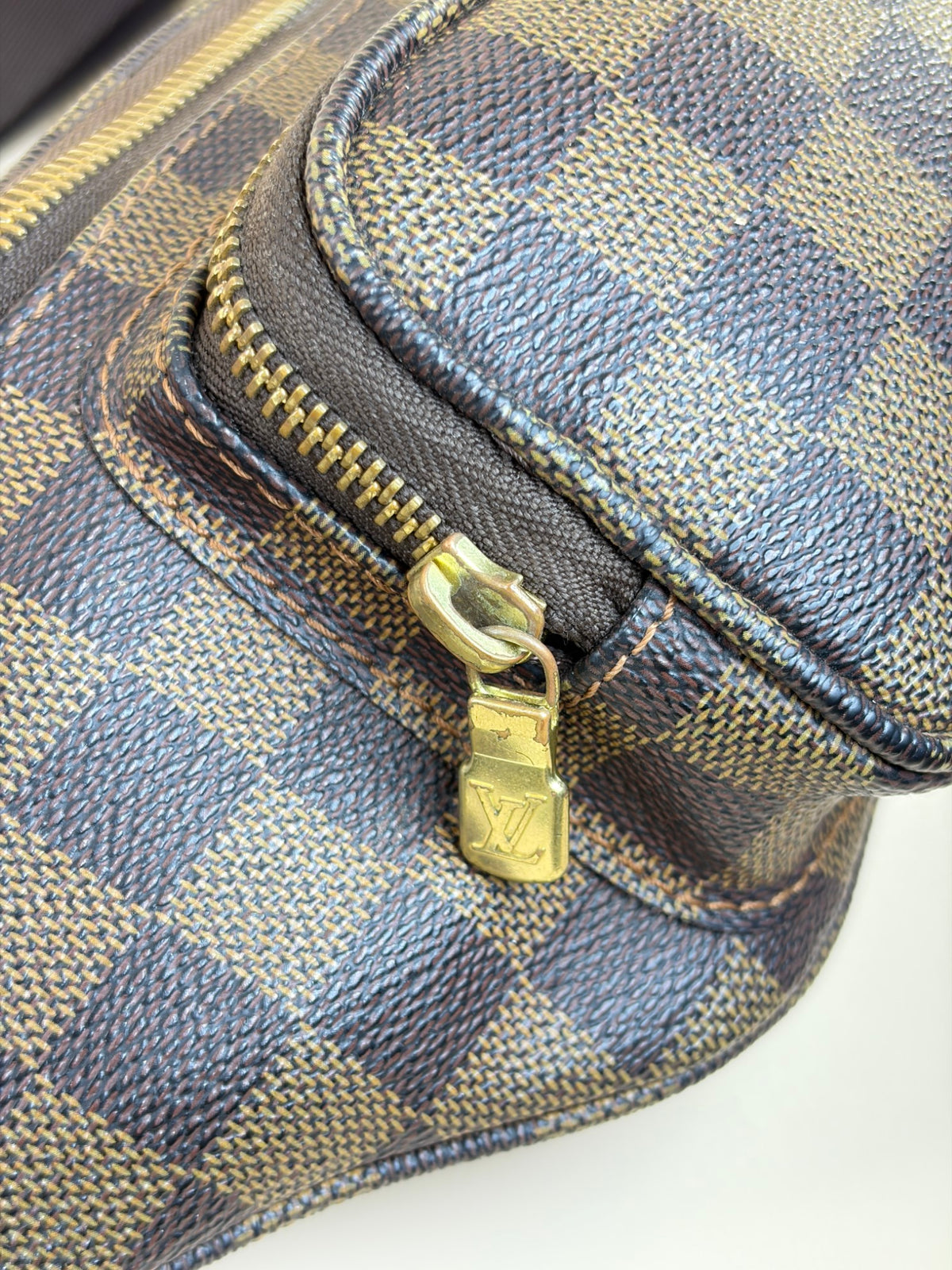 Louis Vuitton Damier Ebene Melville bum bag