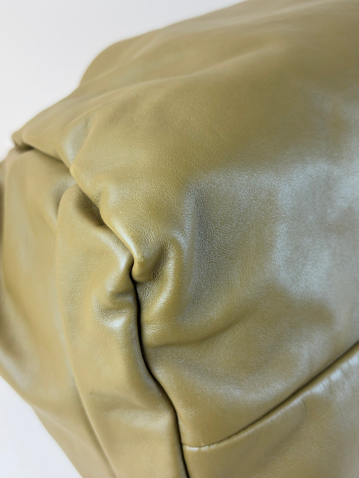Bottega Veneta the pouch xl camel leather