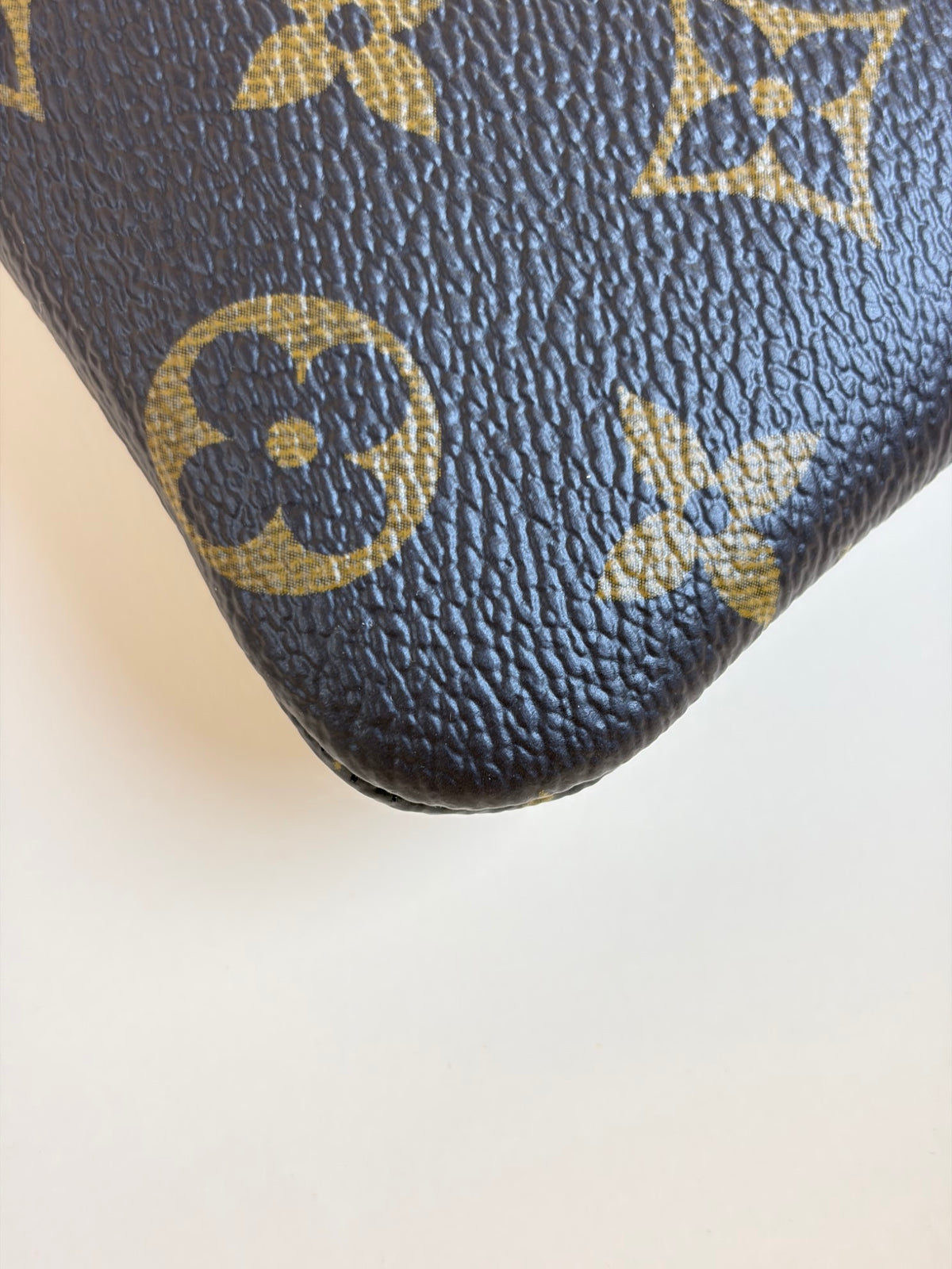 Louis Vuitton key L pouch