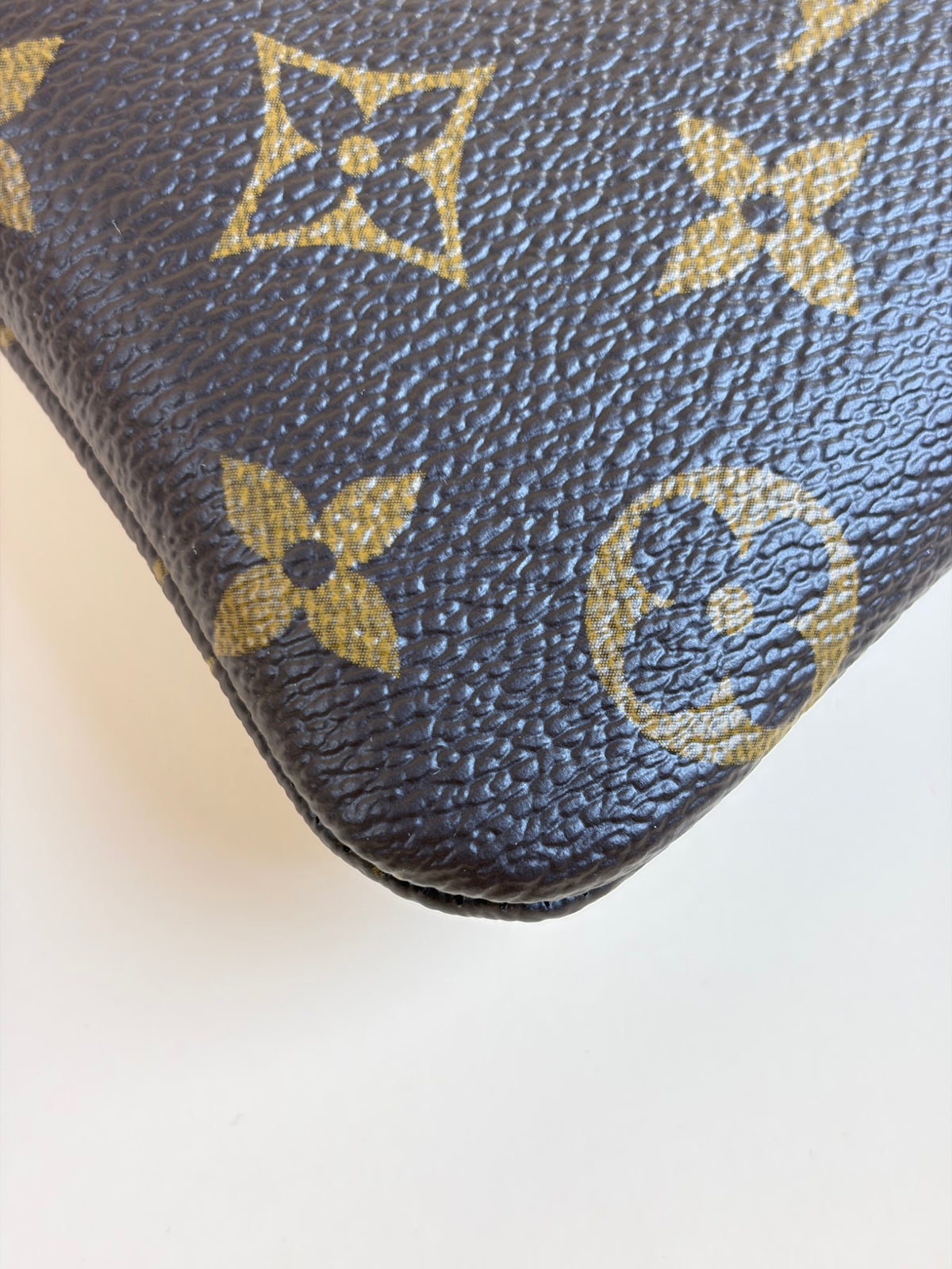 Louis Vuitton key L pouch