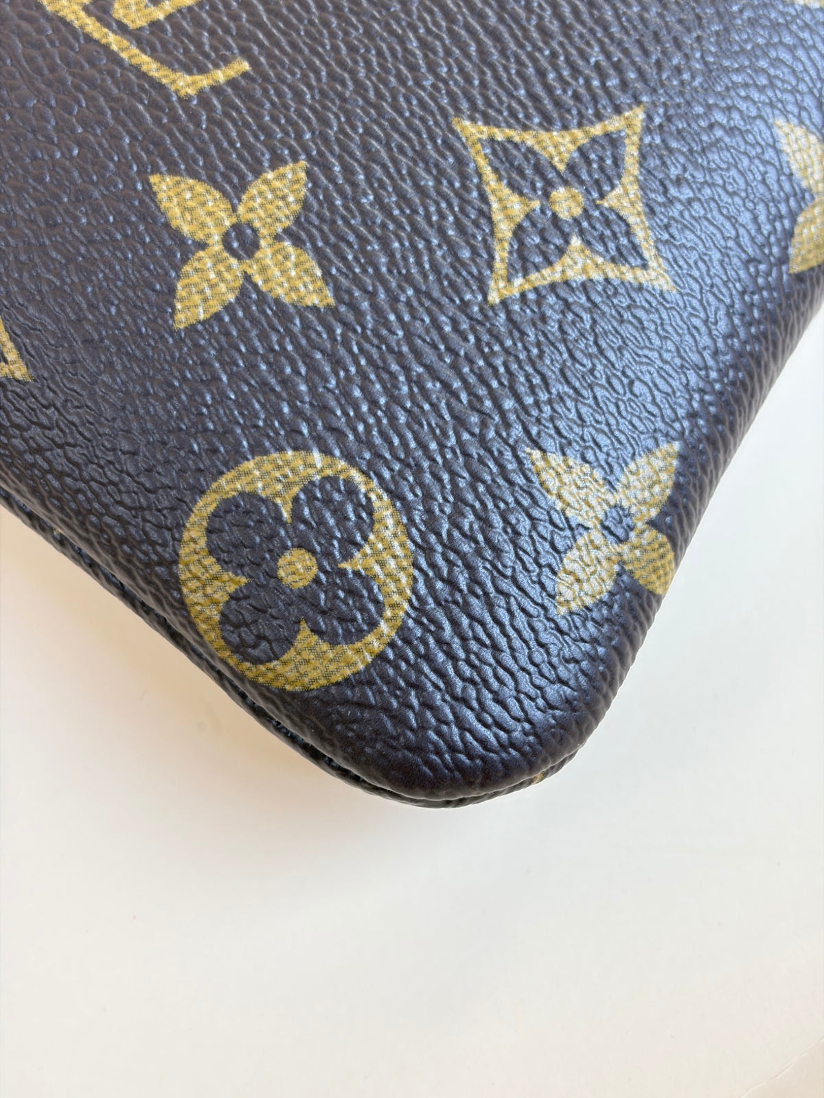 Louis Vuitton key L pouch