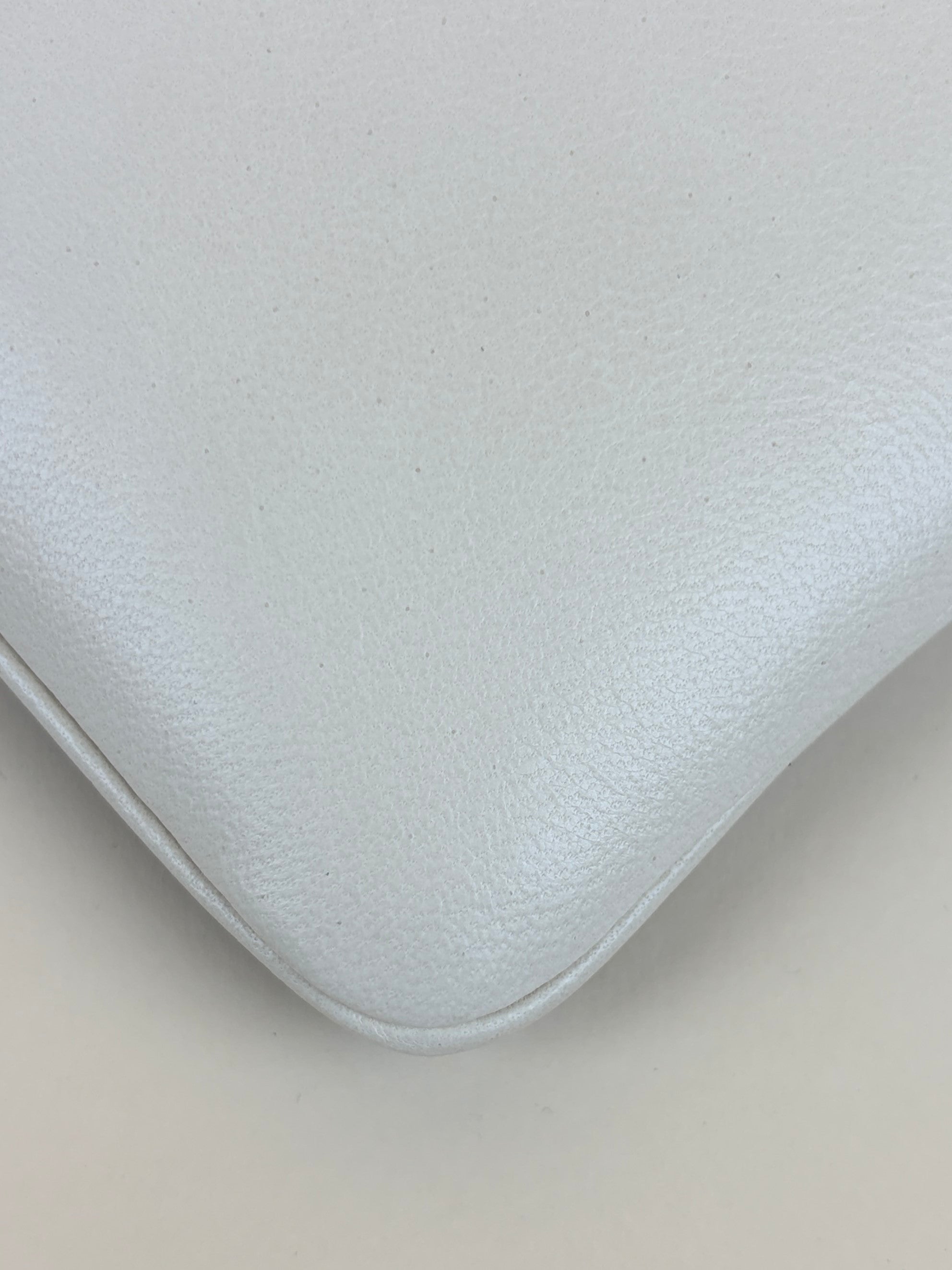 Valentino graven white /black viva superstar Nappa leather zip pouch
