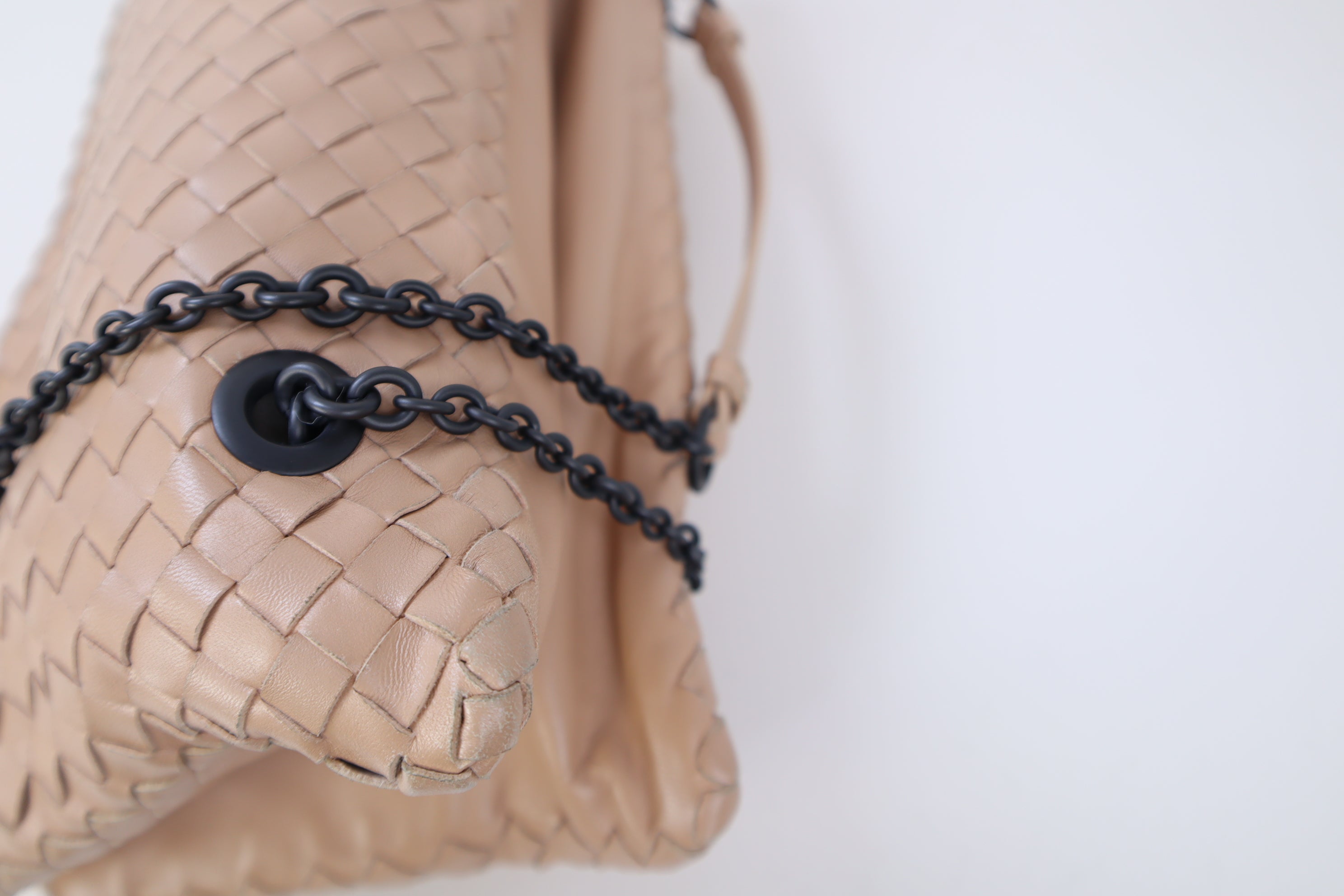 Bottega Veneta Nude Nappa Intrecciato Duo Petale Bag