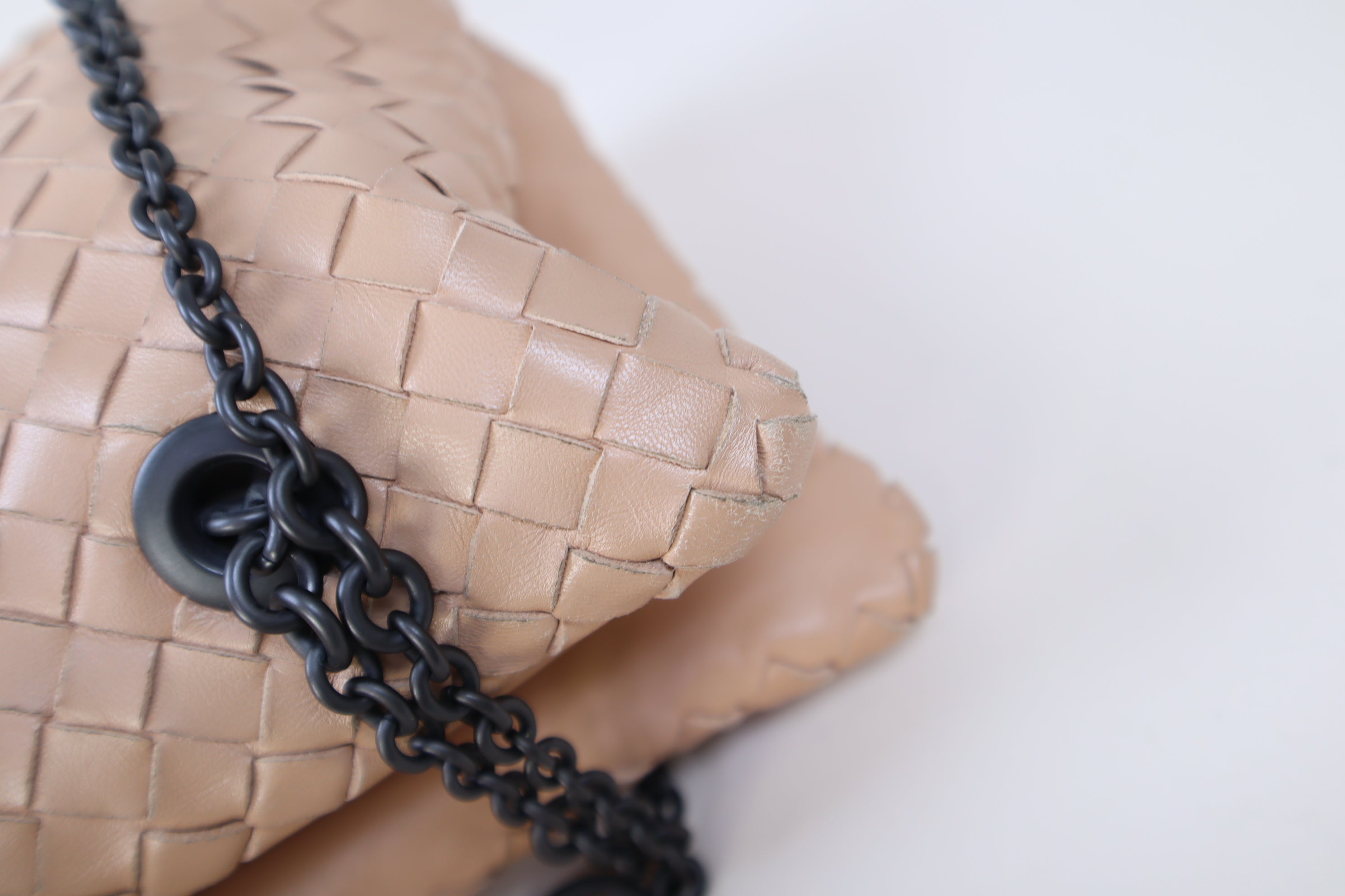 Bottega Veneta Nude Nappa Intrecciato Duo Petale Bag