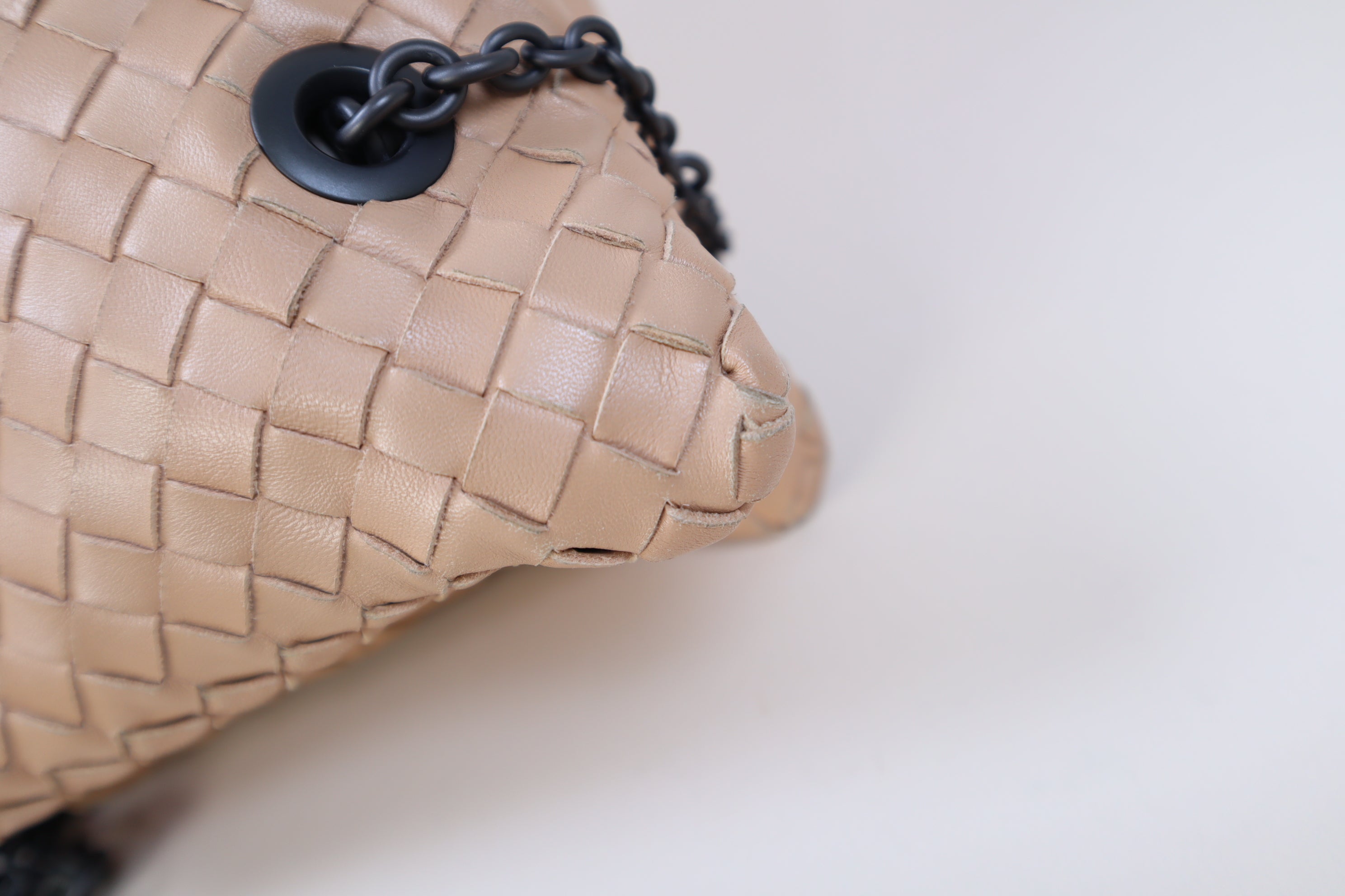 Bottega Veneta Nude Nappa Intrecciato Duo Petale Bag