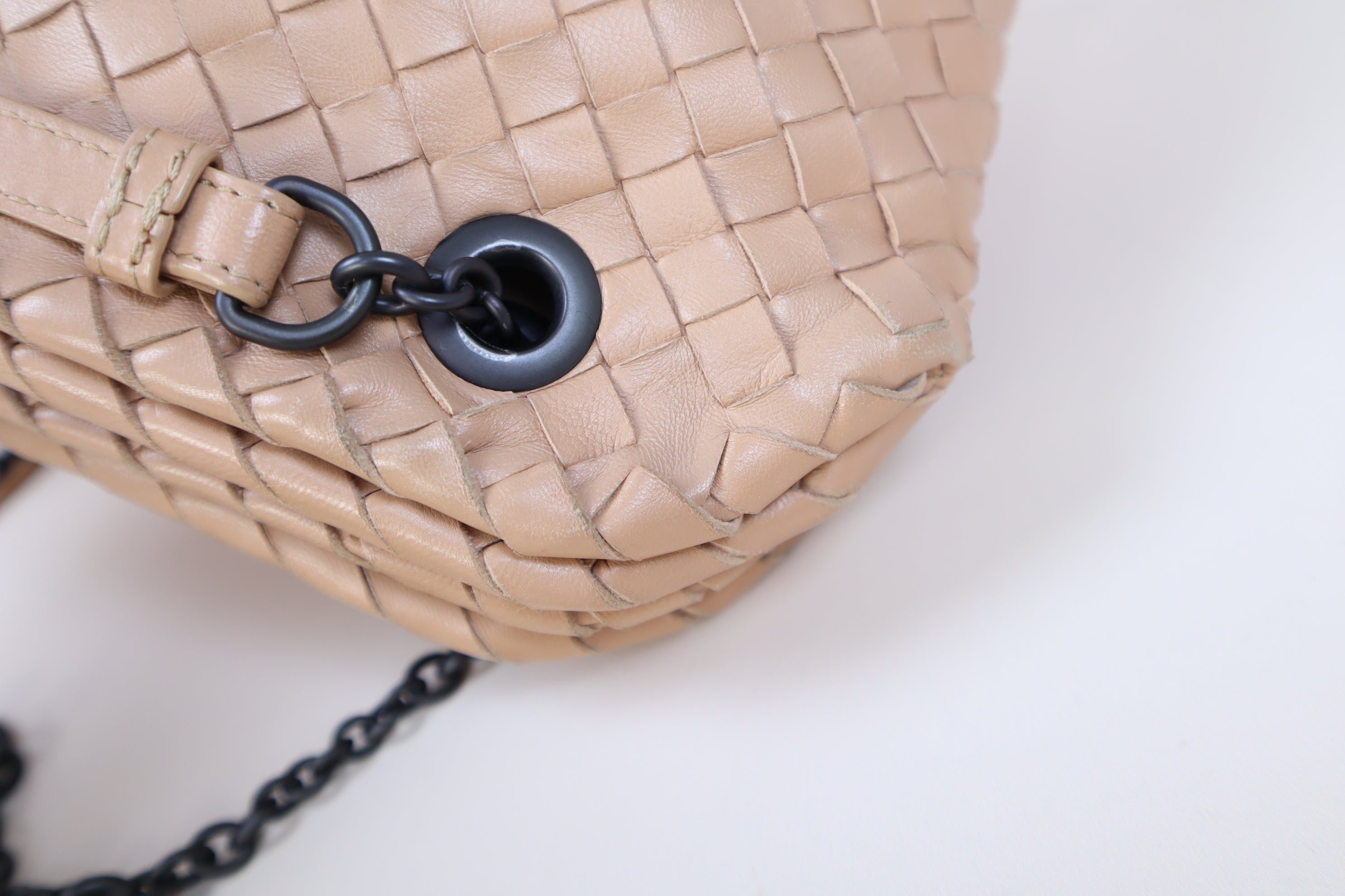 Bottega Veneta Nude Nappa Intrecciato Duo Petale Bag