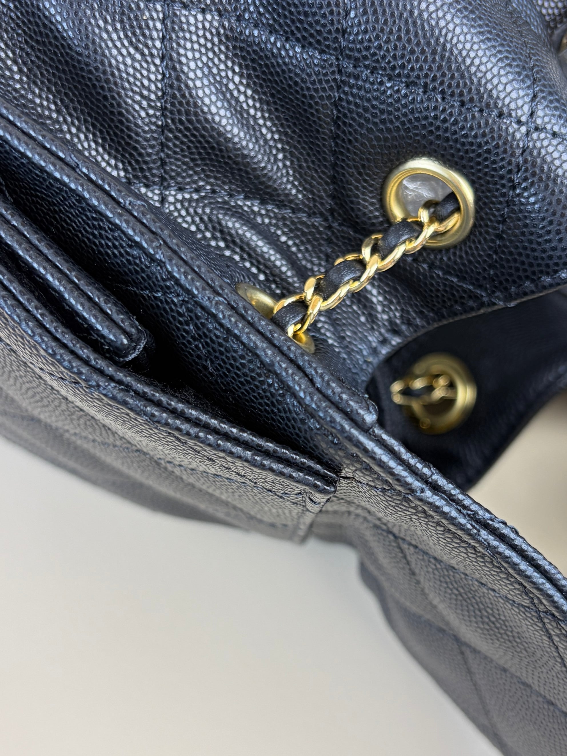 Chanel black caviar leather Chanel 25 small Handbag