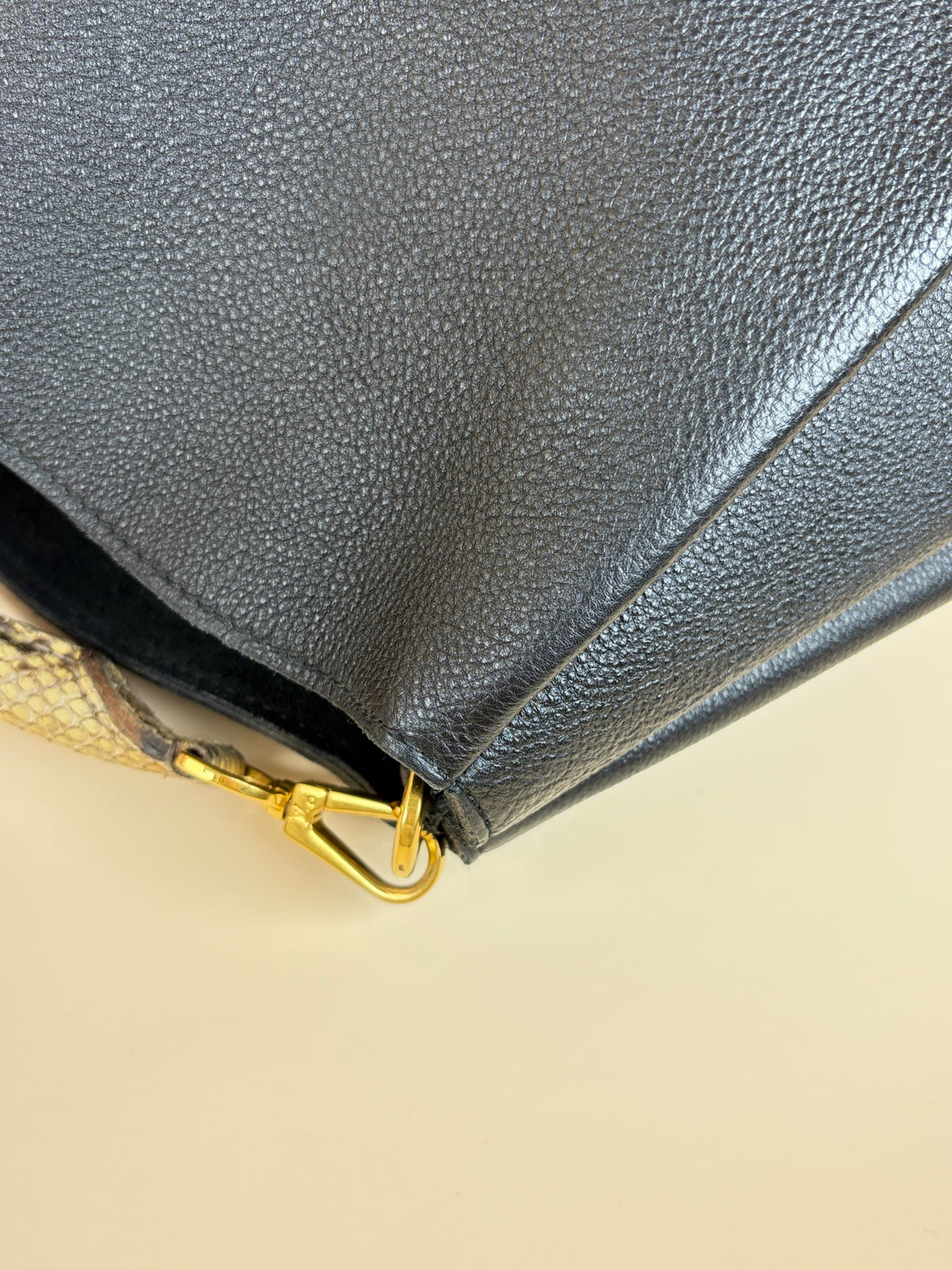 Louis vuitton black leather babylone mm bag