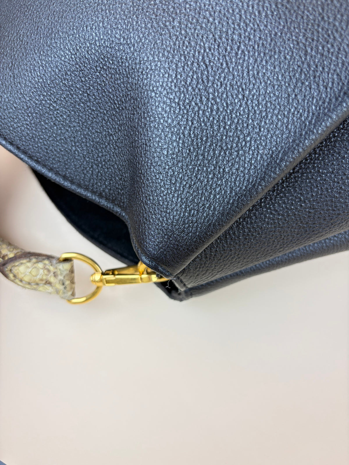 Louis vuitton black leather babylone mm bag