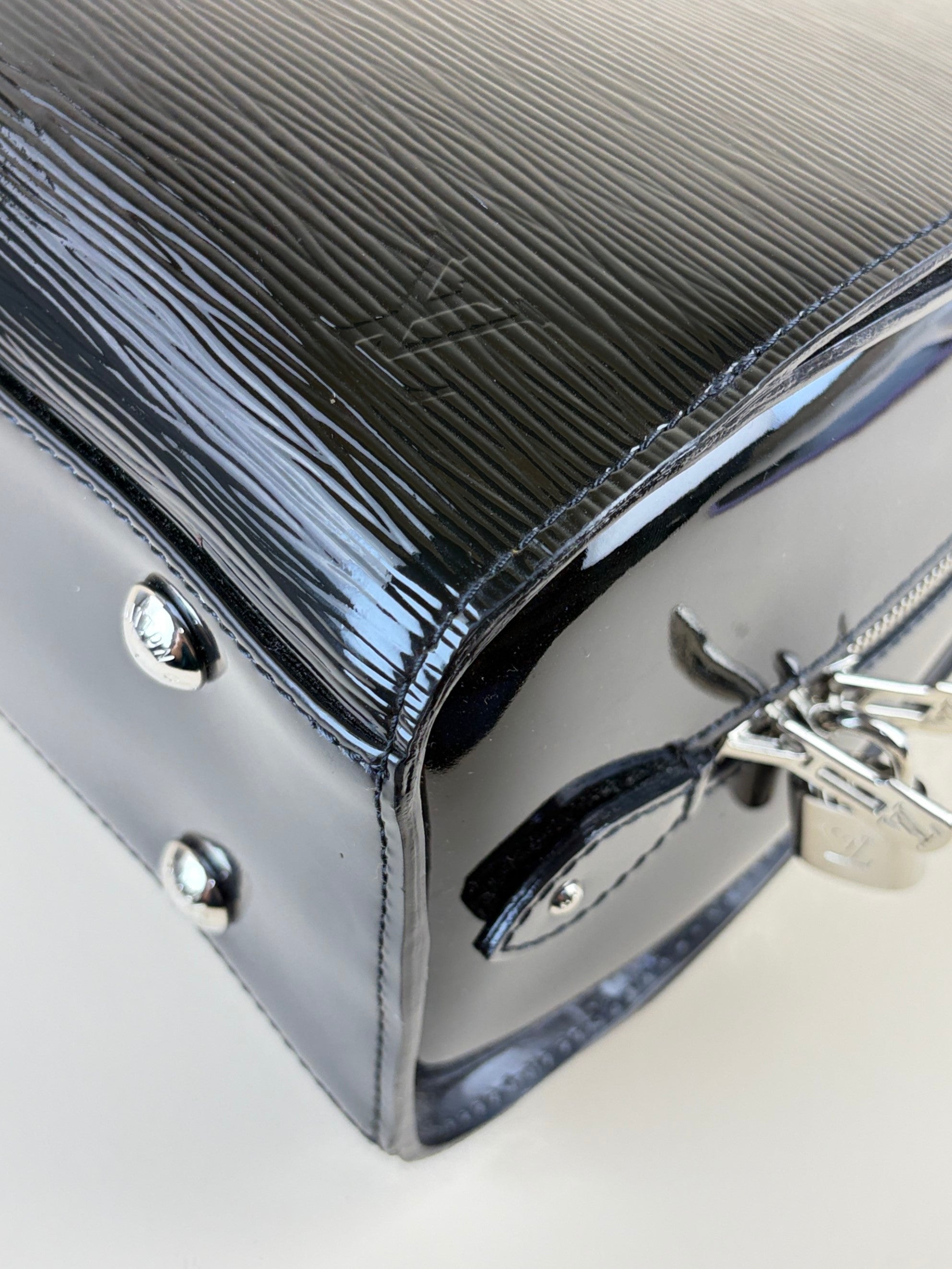 Louis Vuitton black electric epi leather punt- Neuf GM Tote Bag