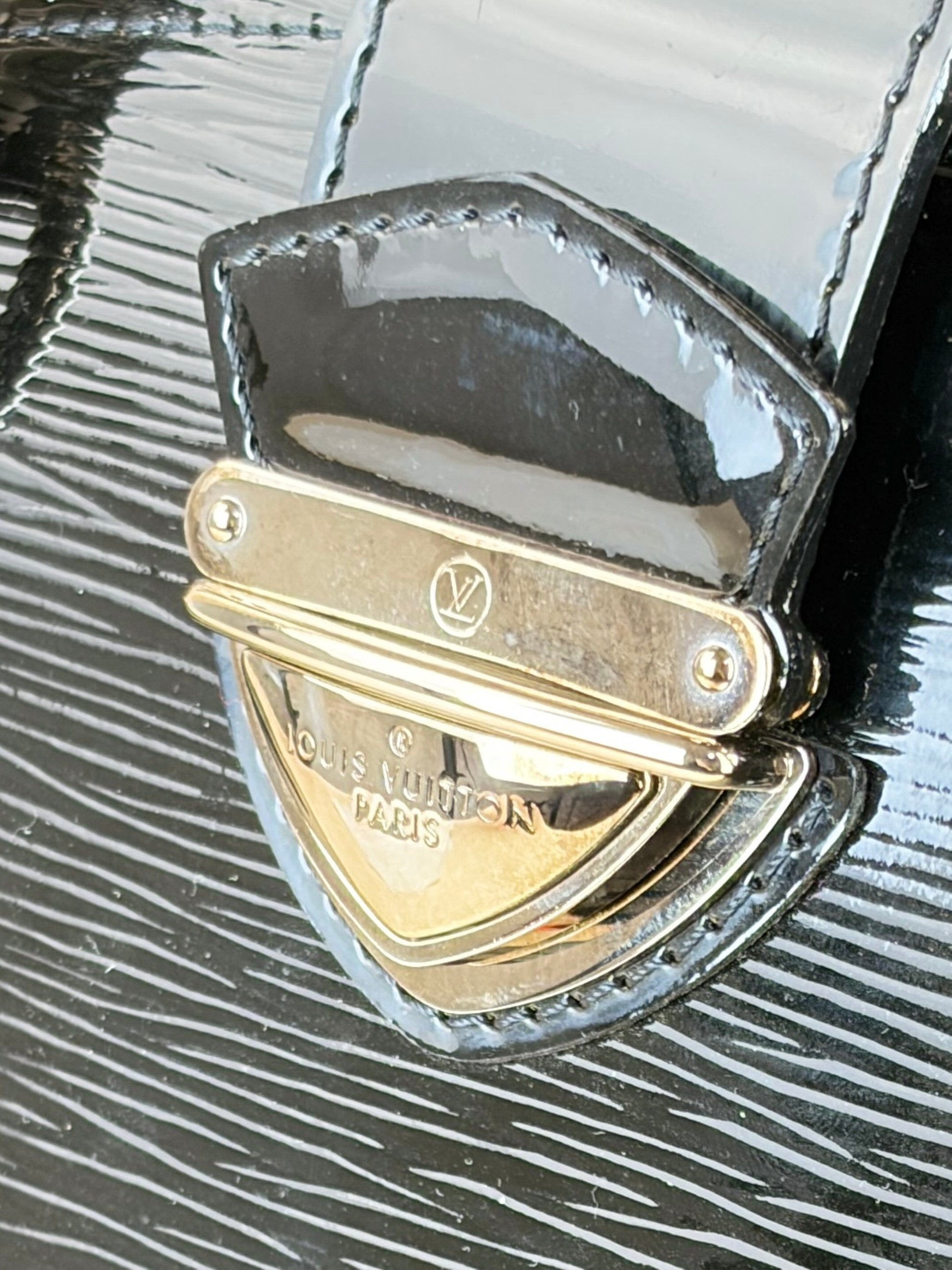 Louis Vuitton black electric epi leather punt- Neuf GM Tote Bag