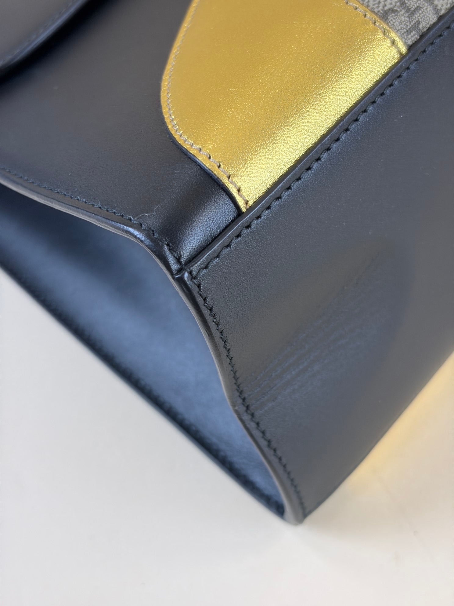 Gucci Black GG Supreme Osiride Medium Handbag W/ Gold Chain