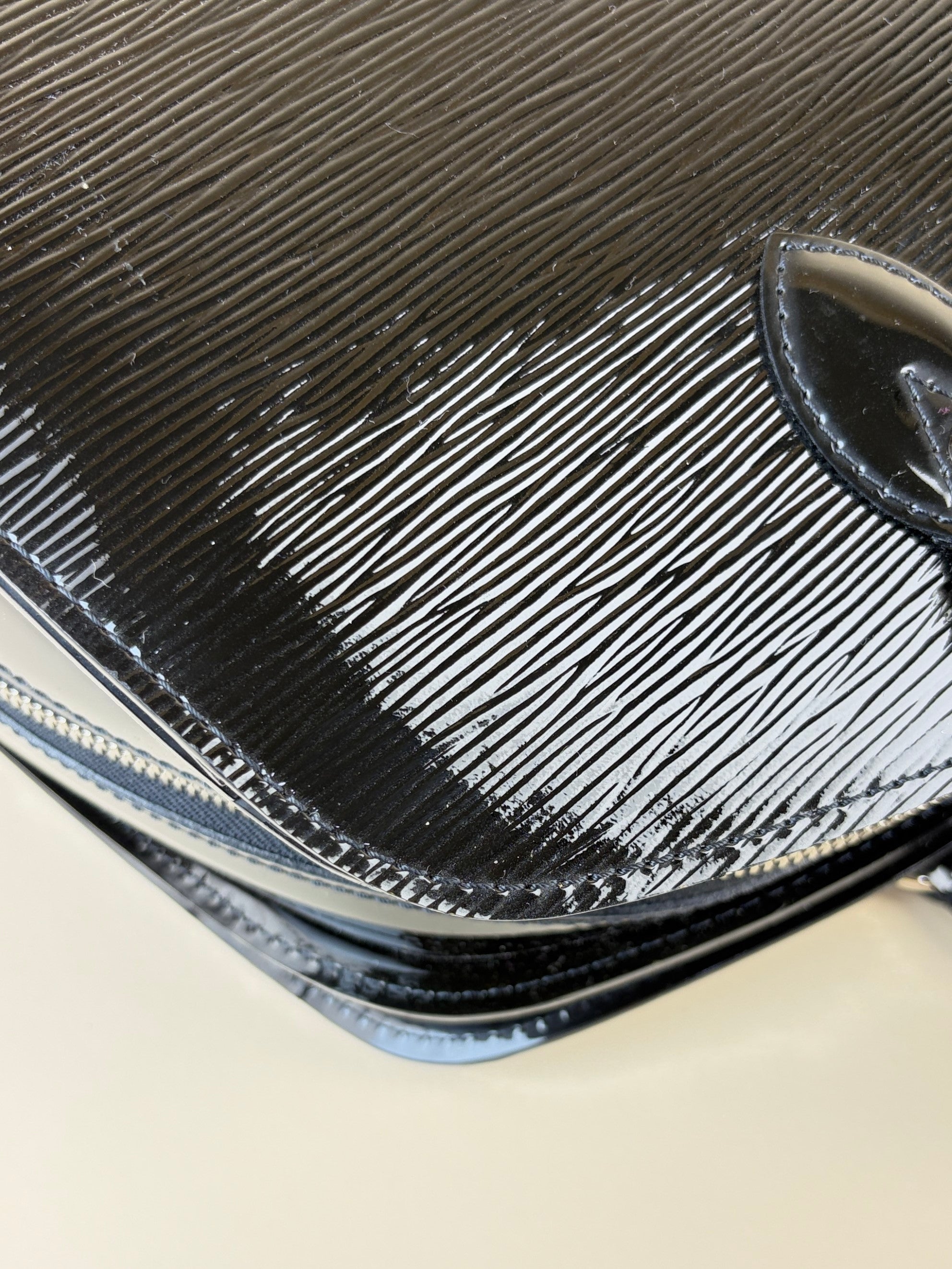 Louis Vuitton black electric epi leather punt- Neuf GM Tote Bag