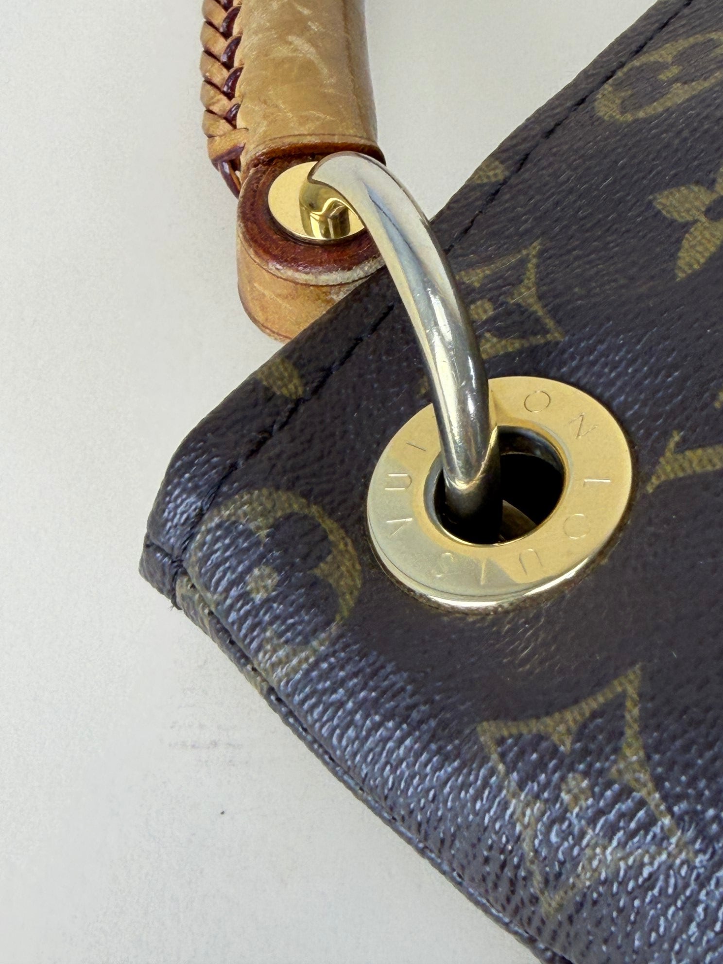 Louis Vuitton monogram canvas artsy mm shoulder bag