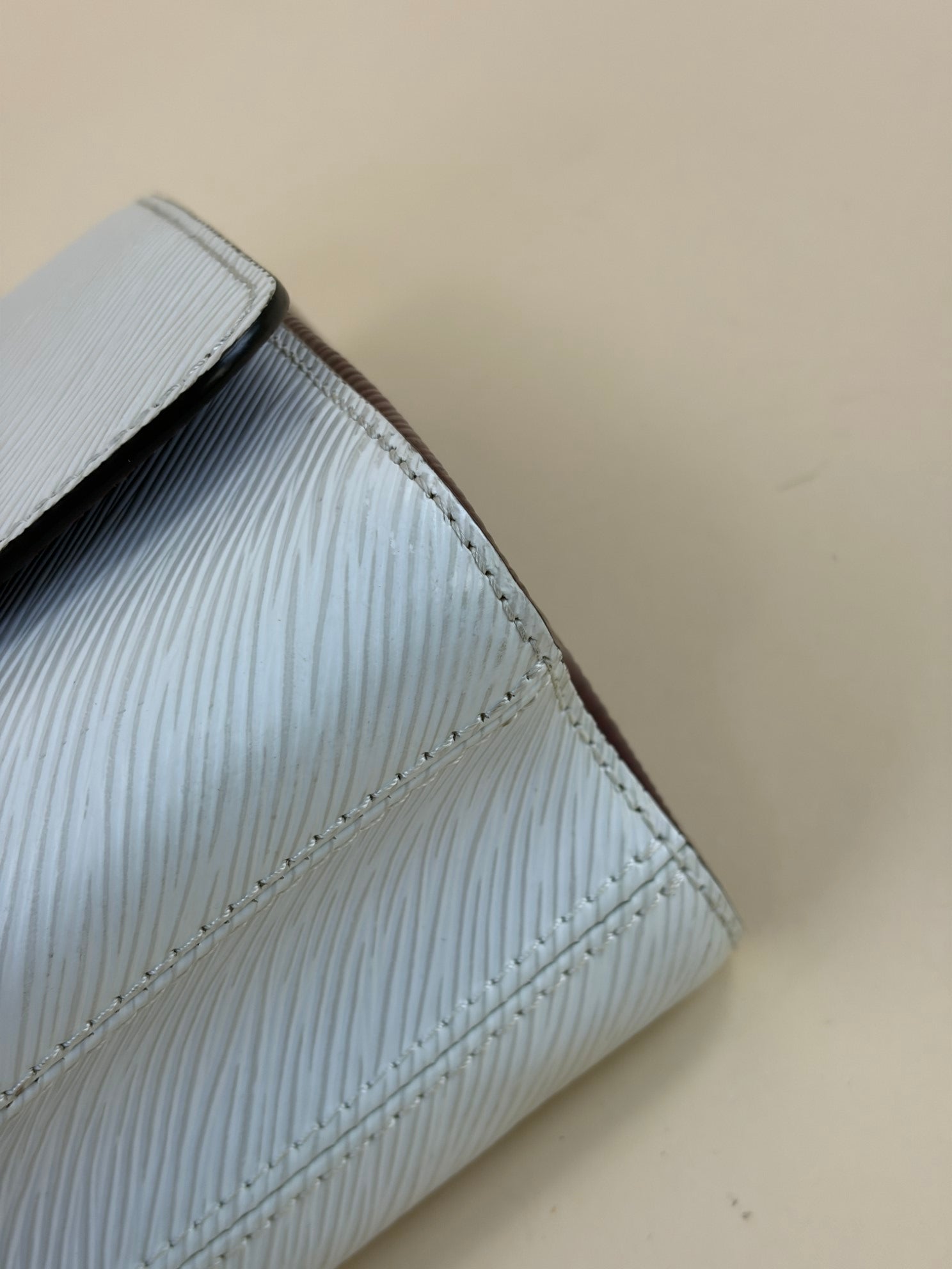 Louis Vuitton Twist epi leather MM Bag