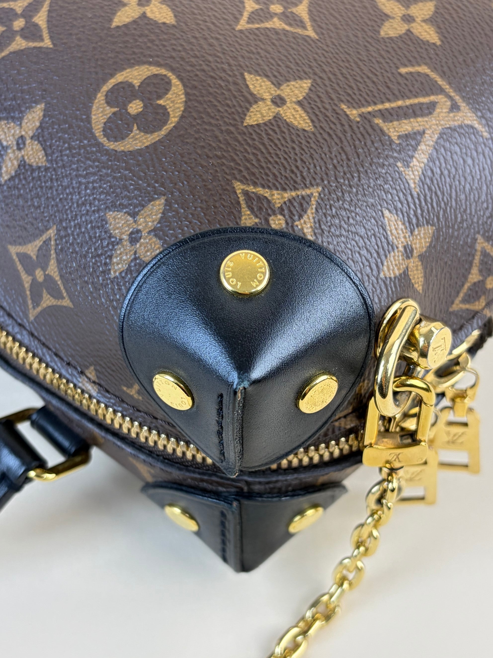 louis Vuitton monogram black petite male souple bag