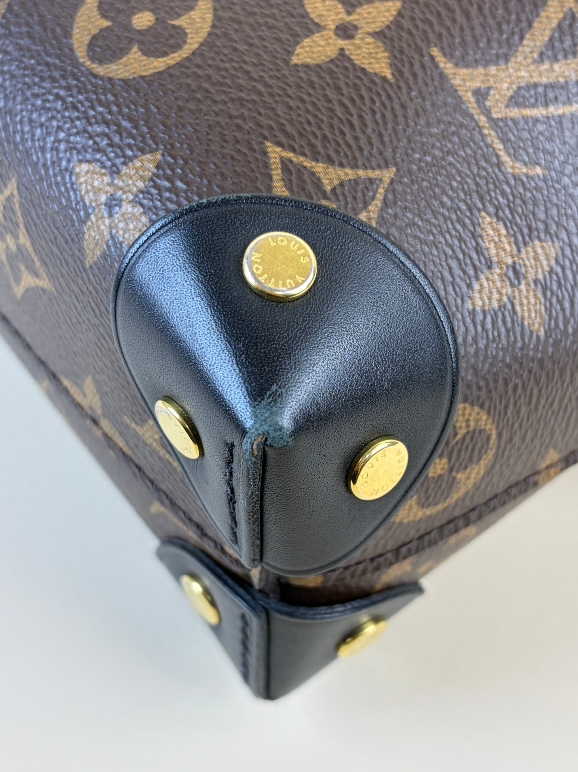 louis Vuitton monogram black petite male souple bag