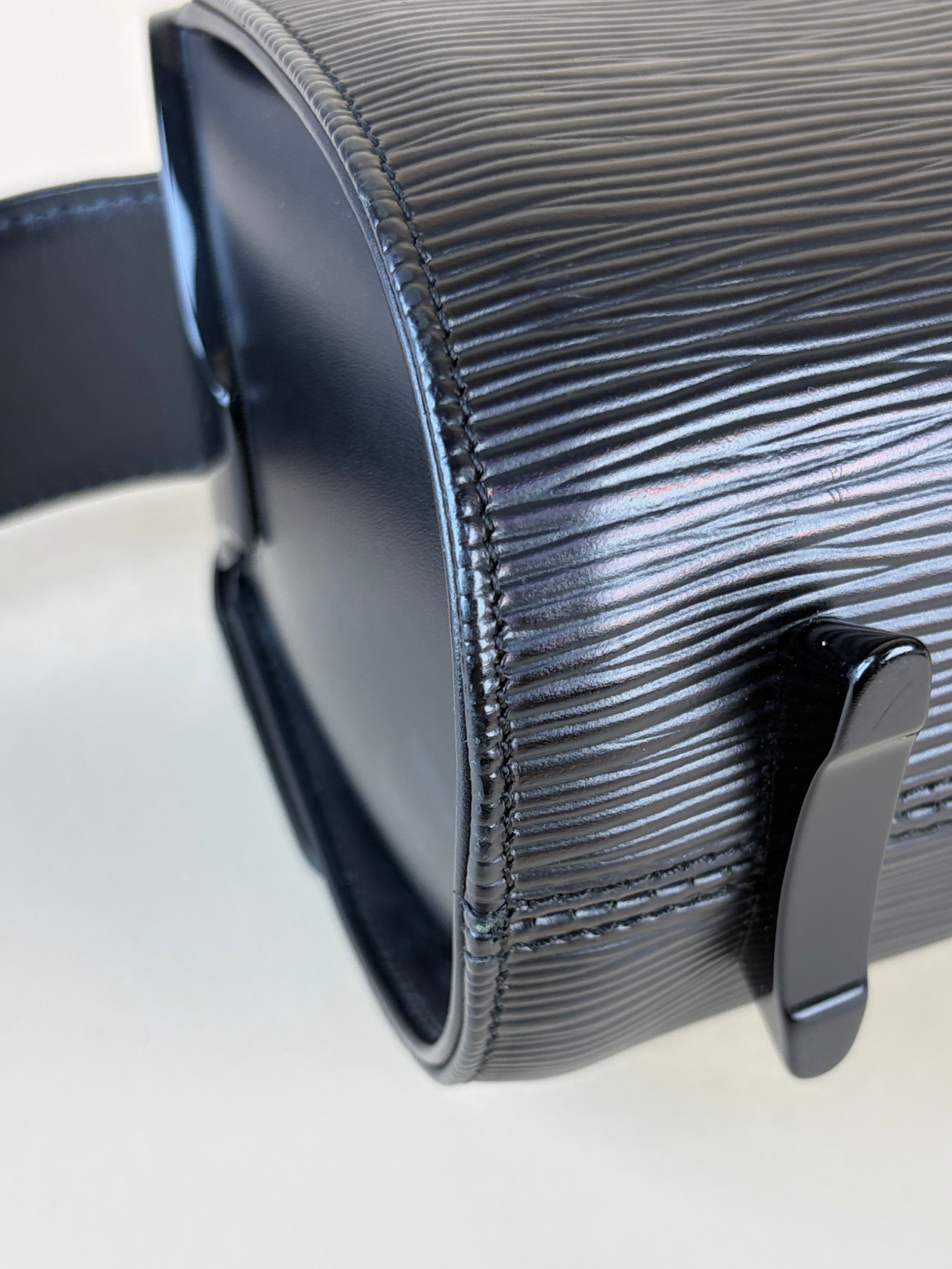 louis Vuitton black epi leather nocturne pm