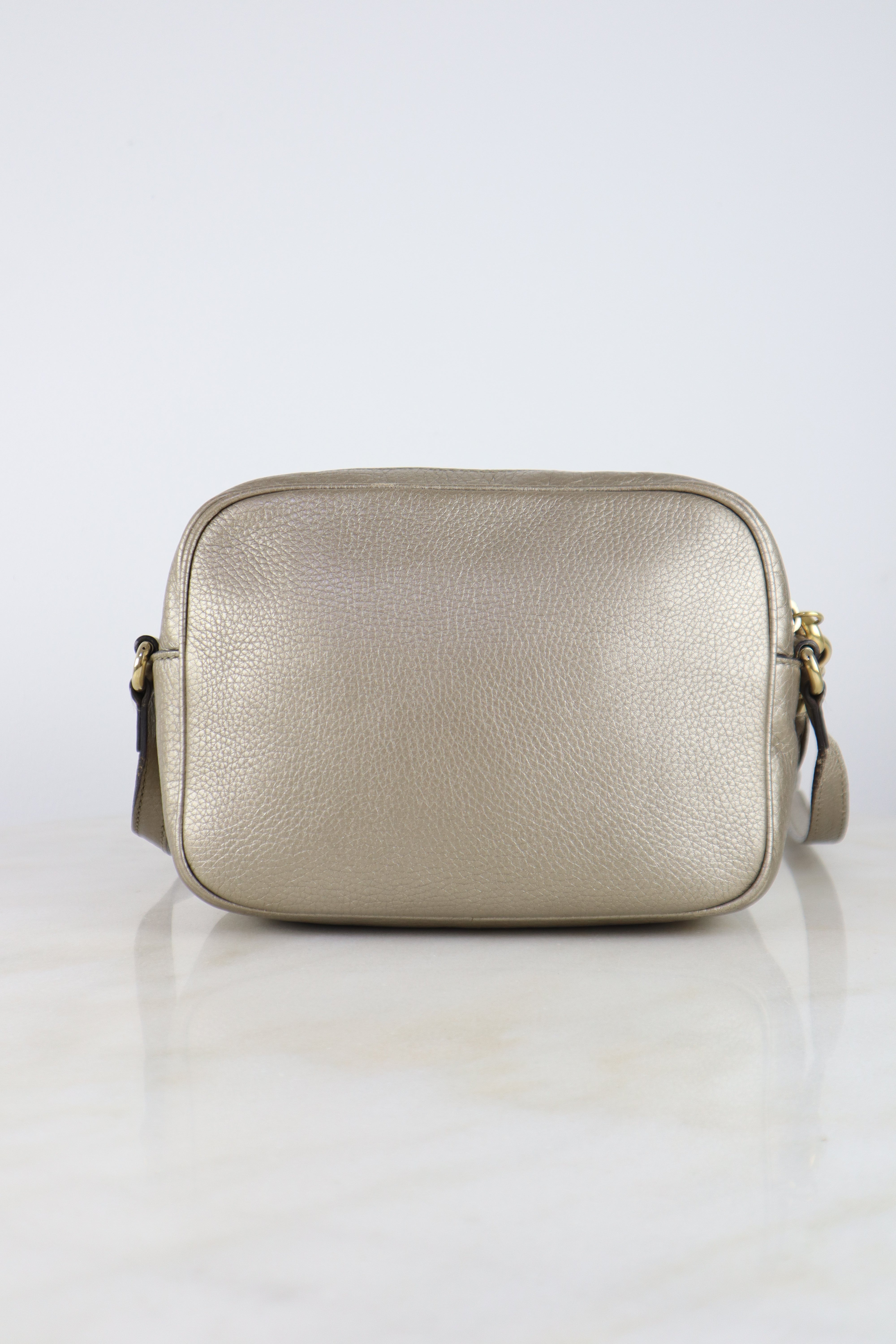 Gucci Metallic Pebbled Small Soho Camera Crossbody Bag