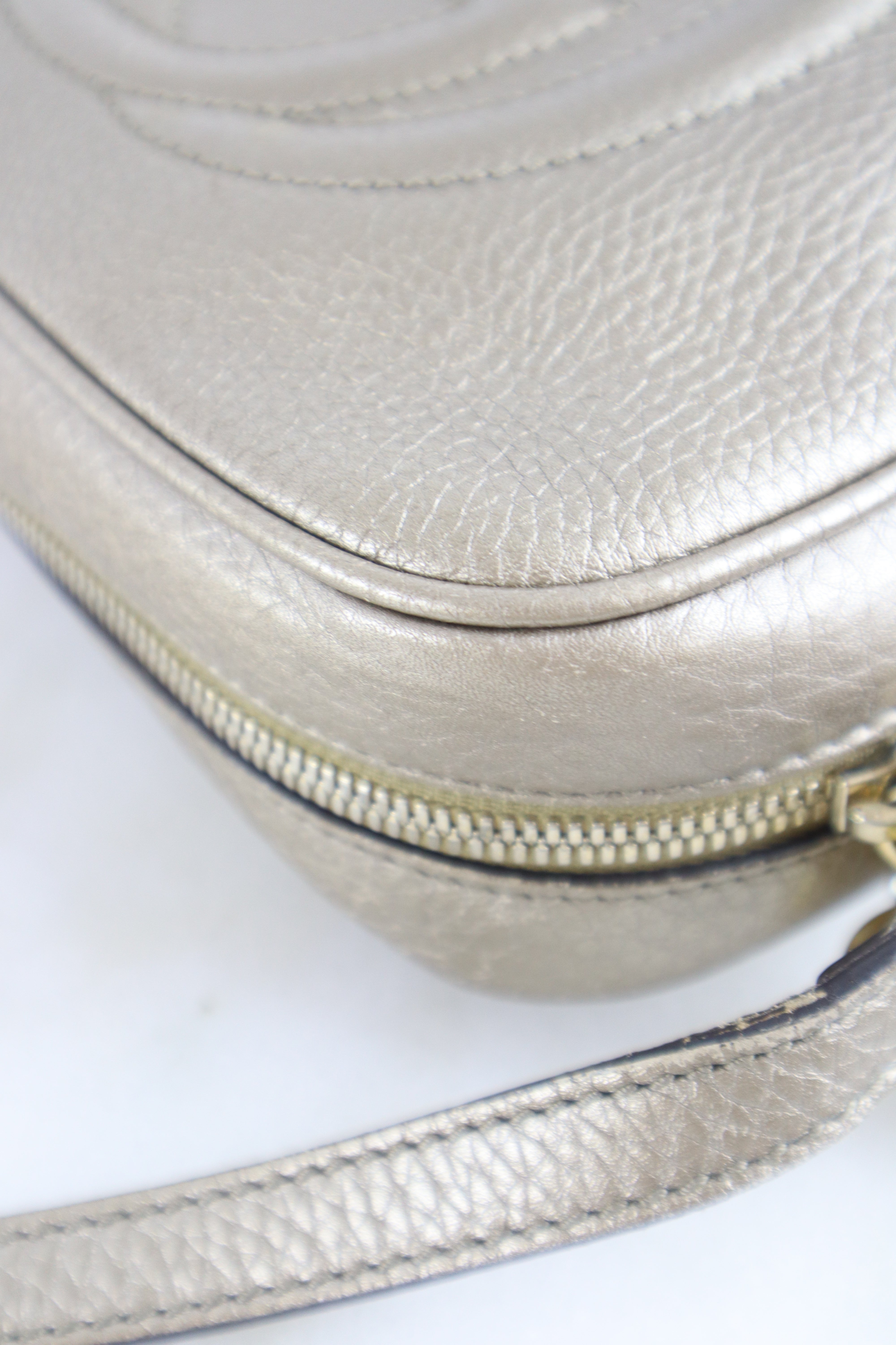 Gucci Metallic Pebbled Small Soho Camera Crossbody Bag