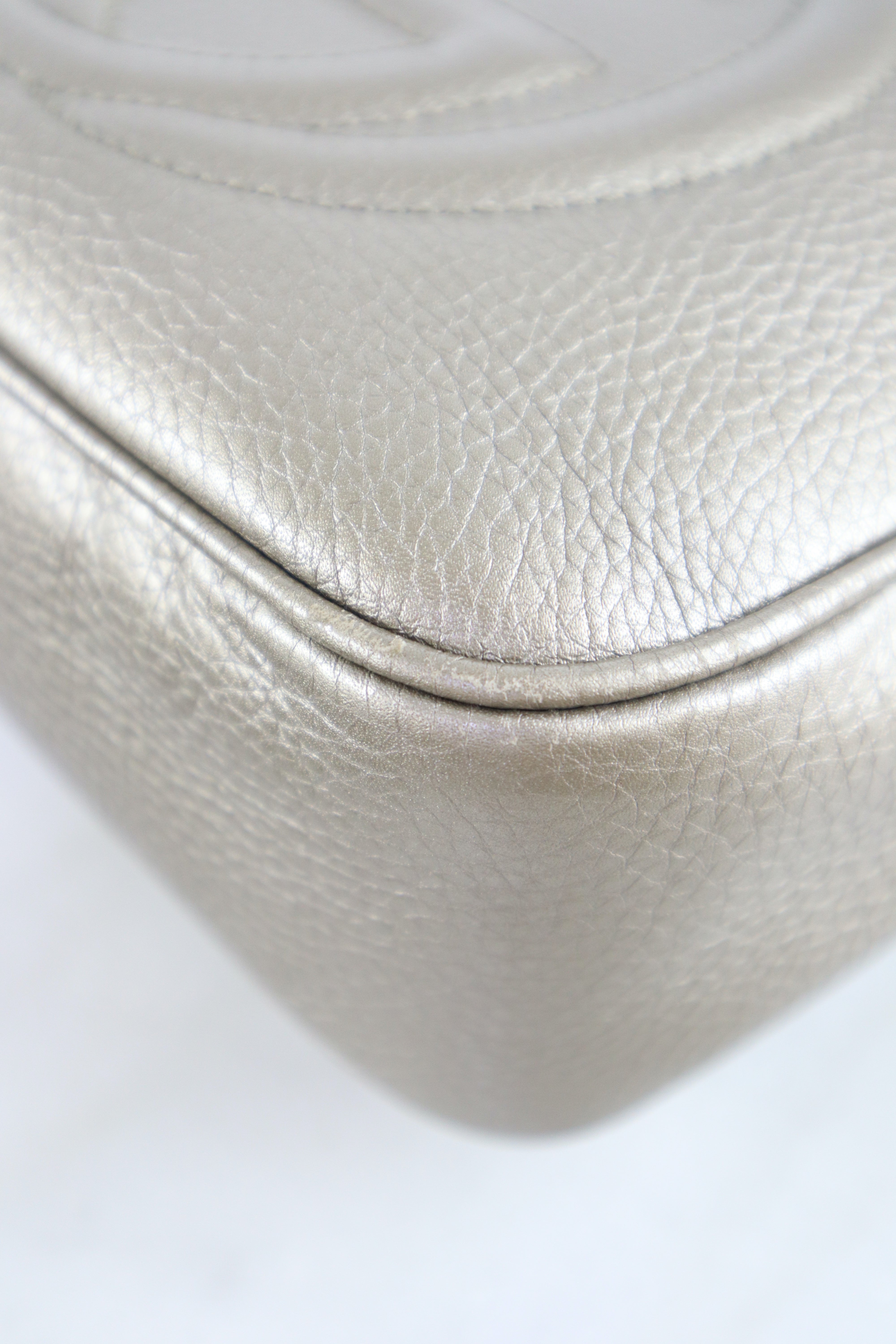 Gucci Metallic Pebbled Small Soho Camera Crossbody Bag