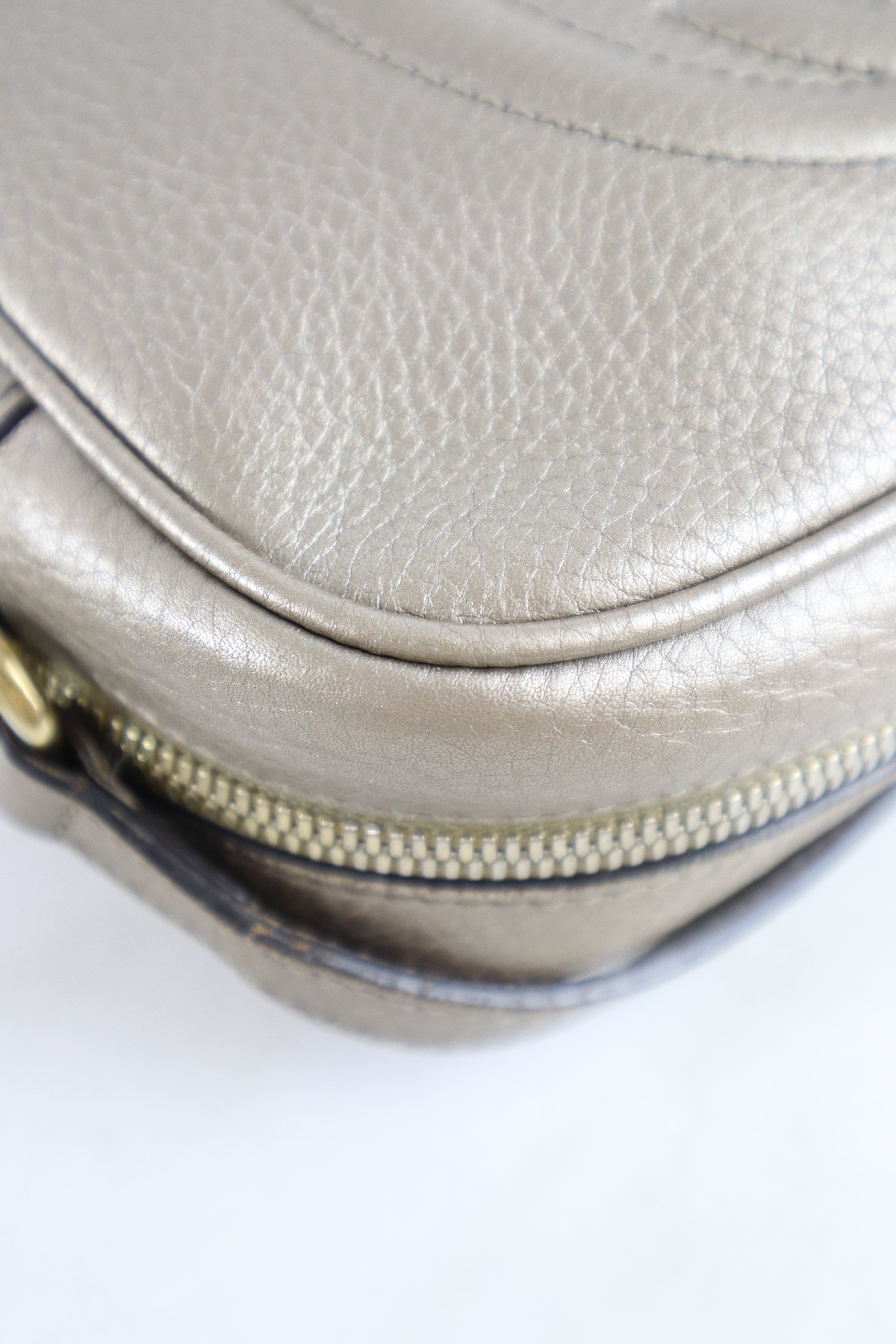 Gucci Metallic Pebbled Small Soho Camera Crossbody Bag