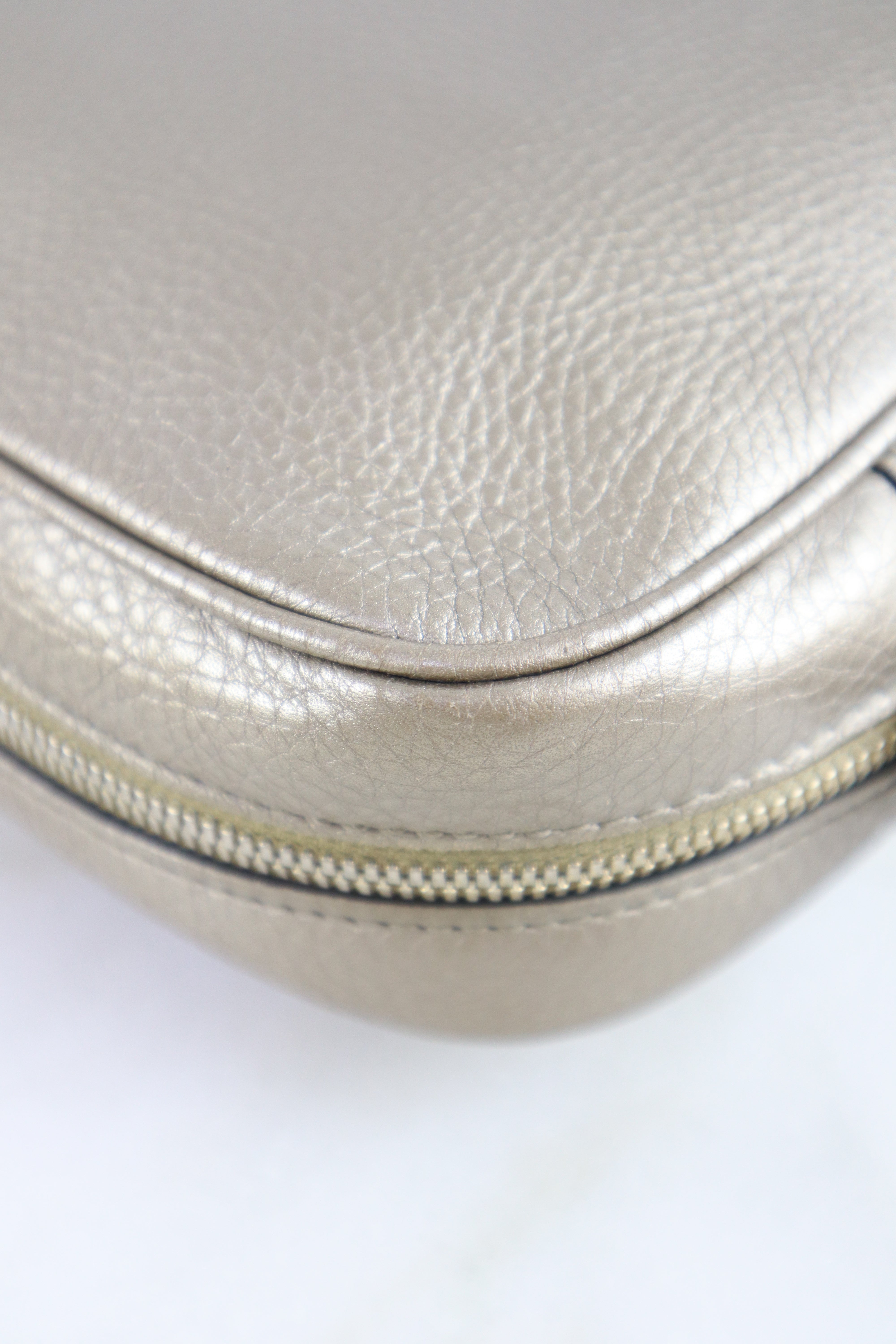Gucci Metallic Pebbled Small Soho Camera Crossbody Bag