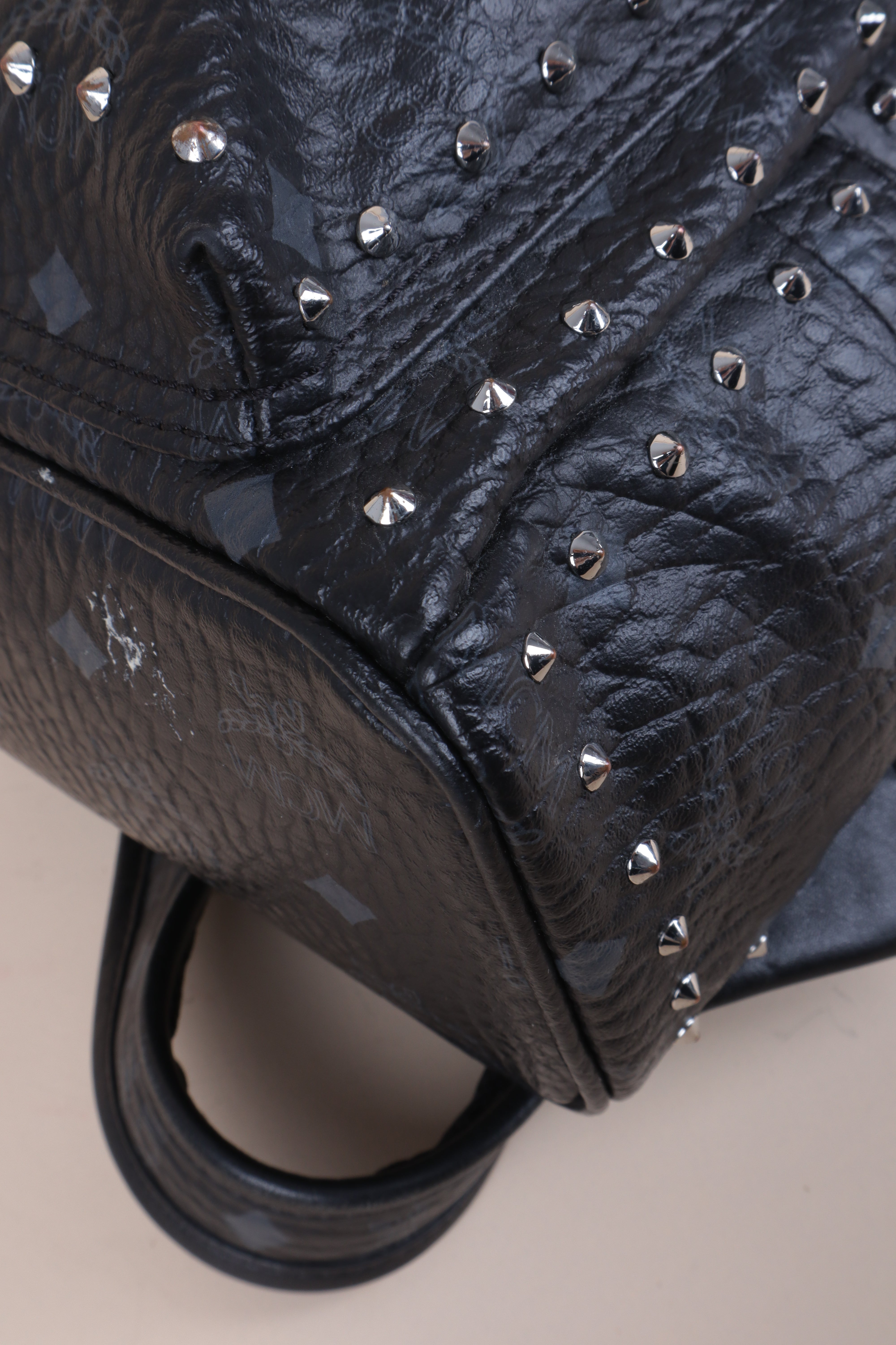 MCM mini vies to stark black